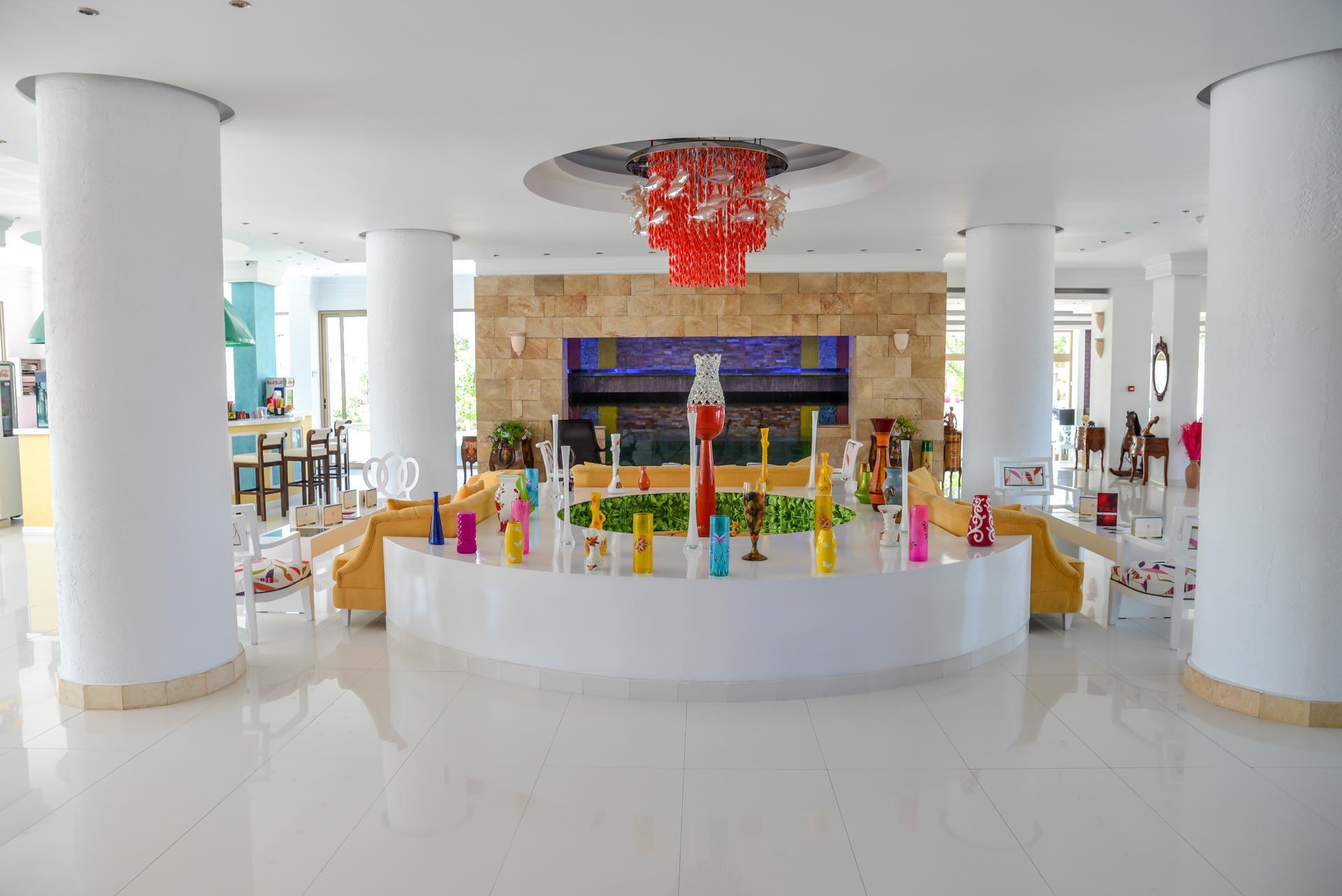 Vista Lobby Phoenicia Luxury