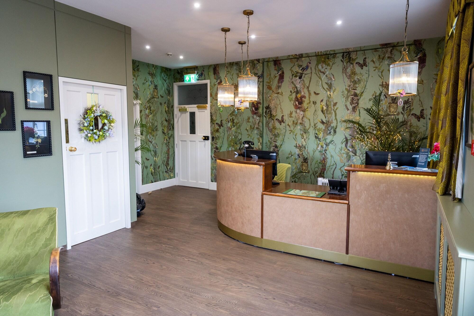 Vista Lobby Maidens Tower B&B