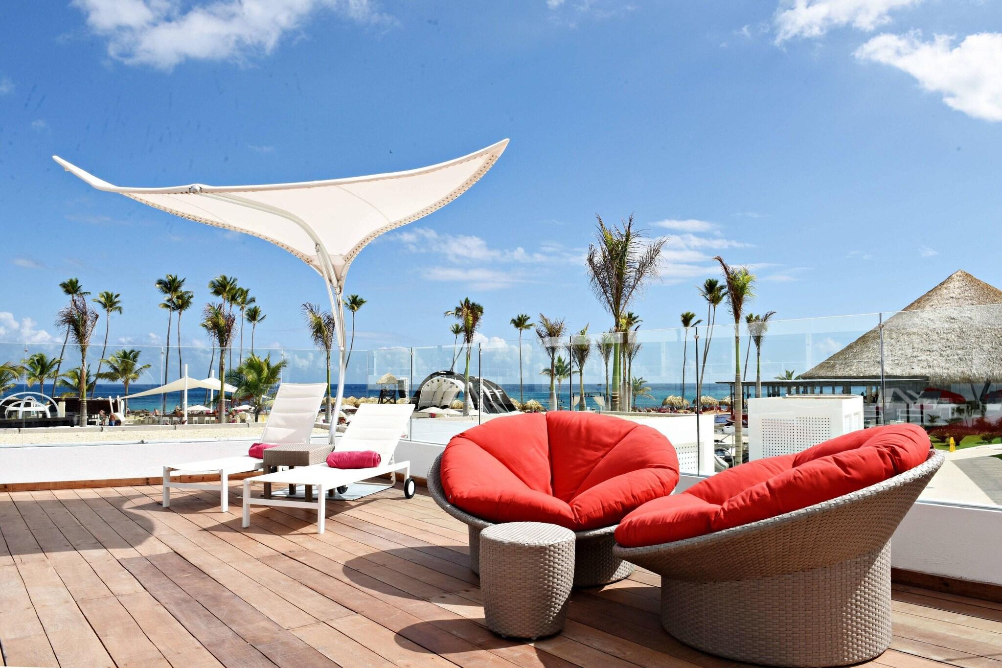 Vista Piscina Royalton CHIC Punta Cana, An Autograph Collection All-Inclusive Resort & Casino – Adults Only
