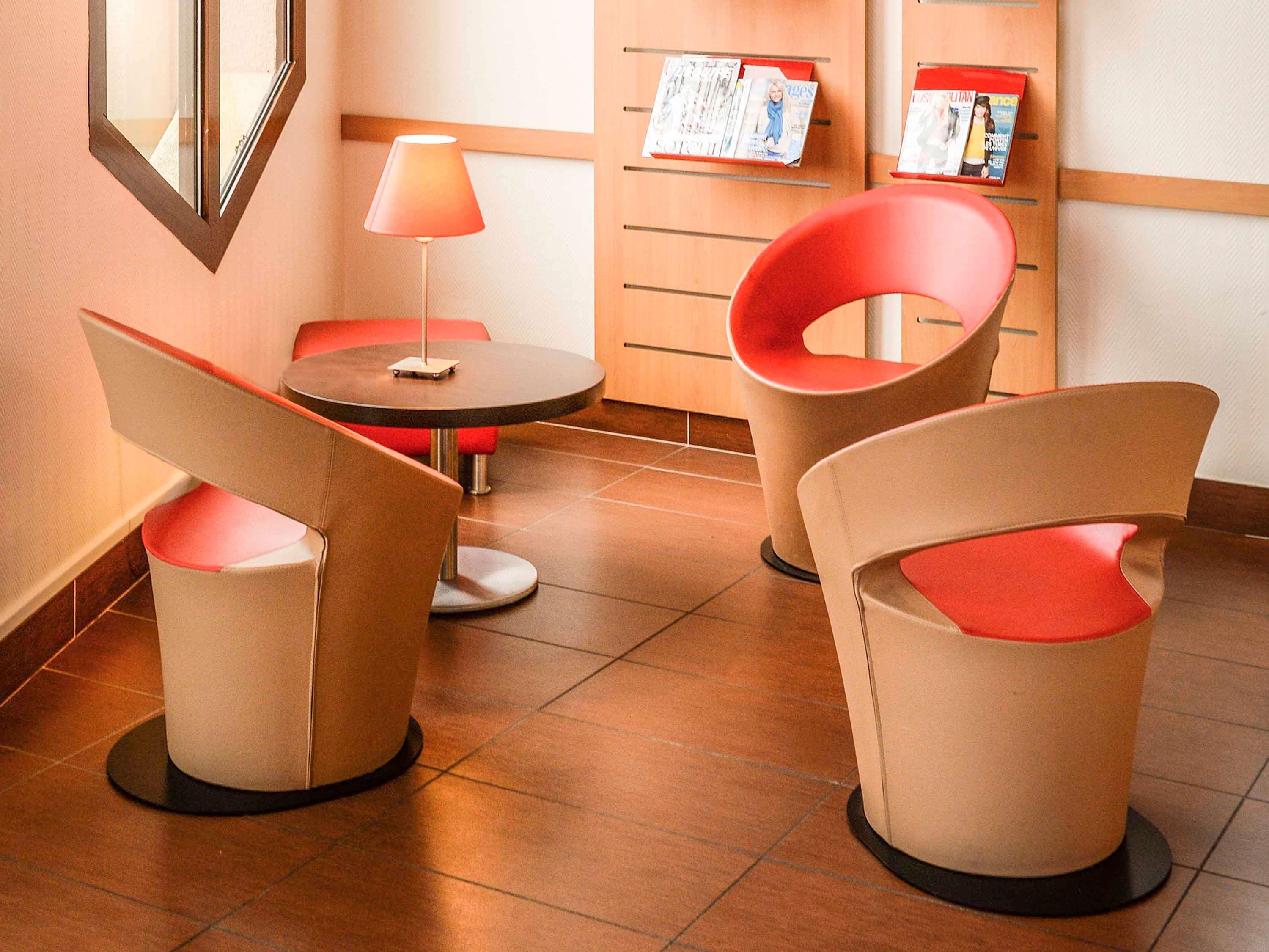 Bar/Salón ibis Saint-Lô La Chevalerie