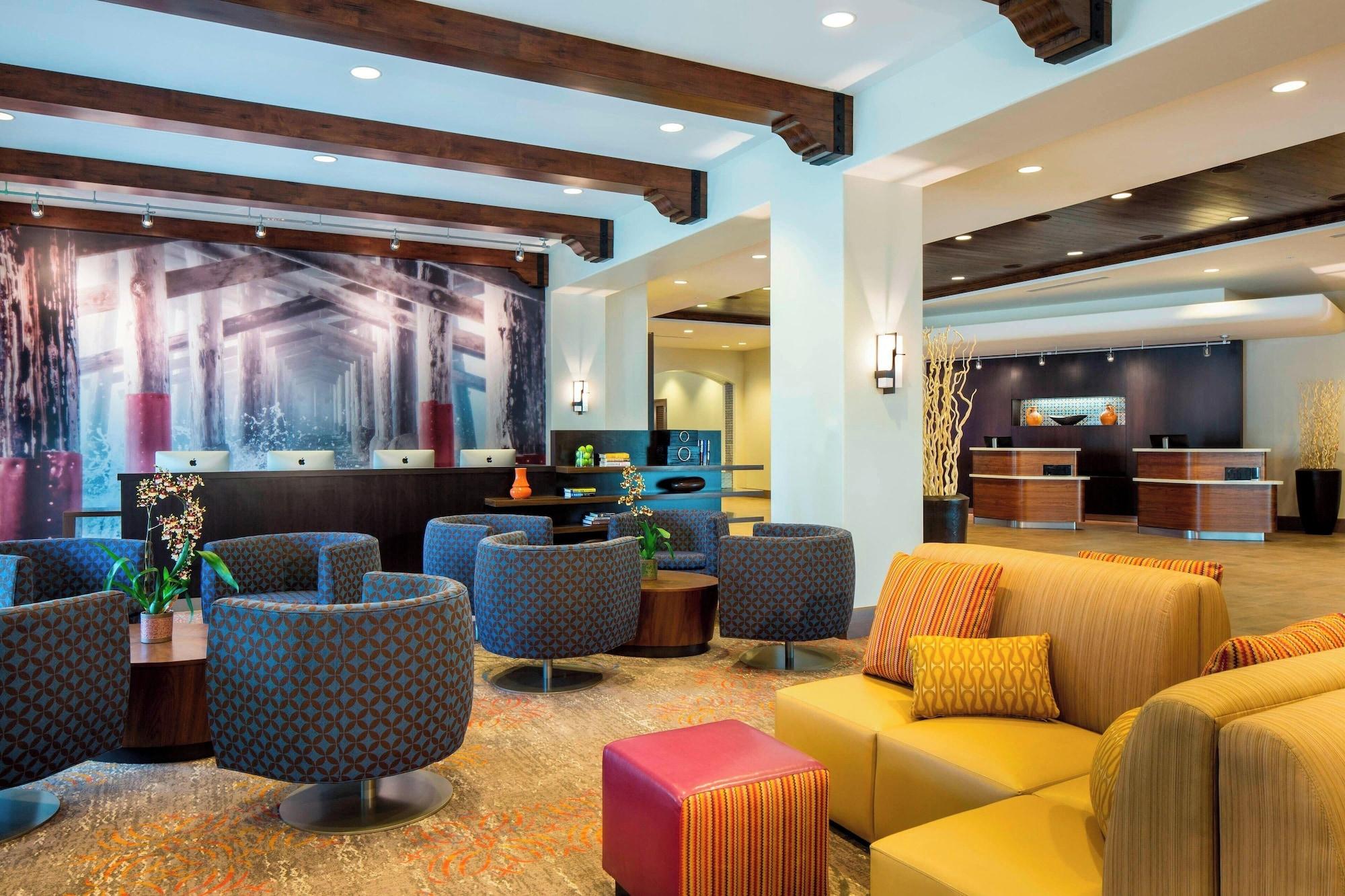 Vista Lobby Courtyard by Marriott Anaheim Theme Park Entrance