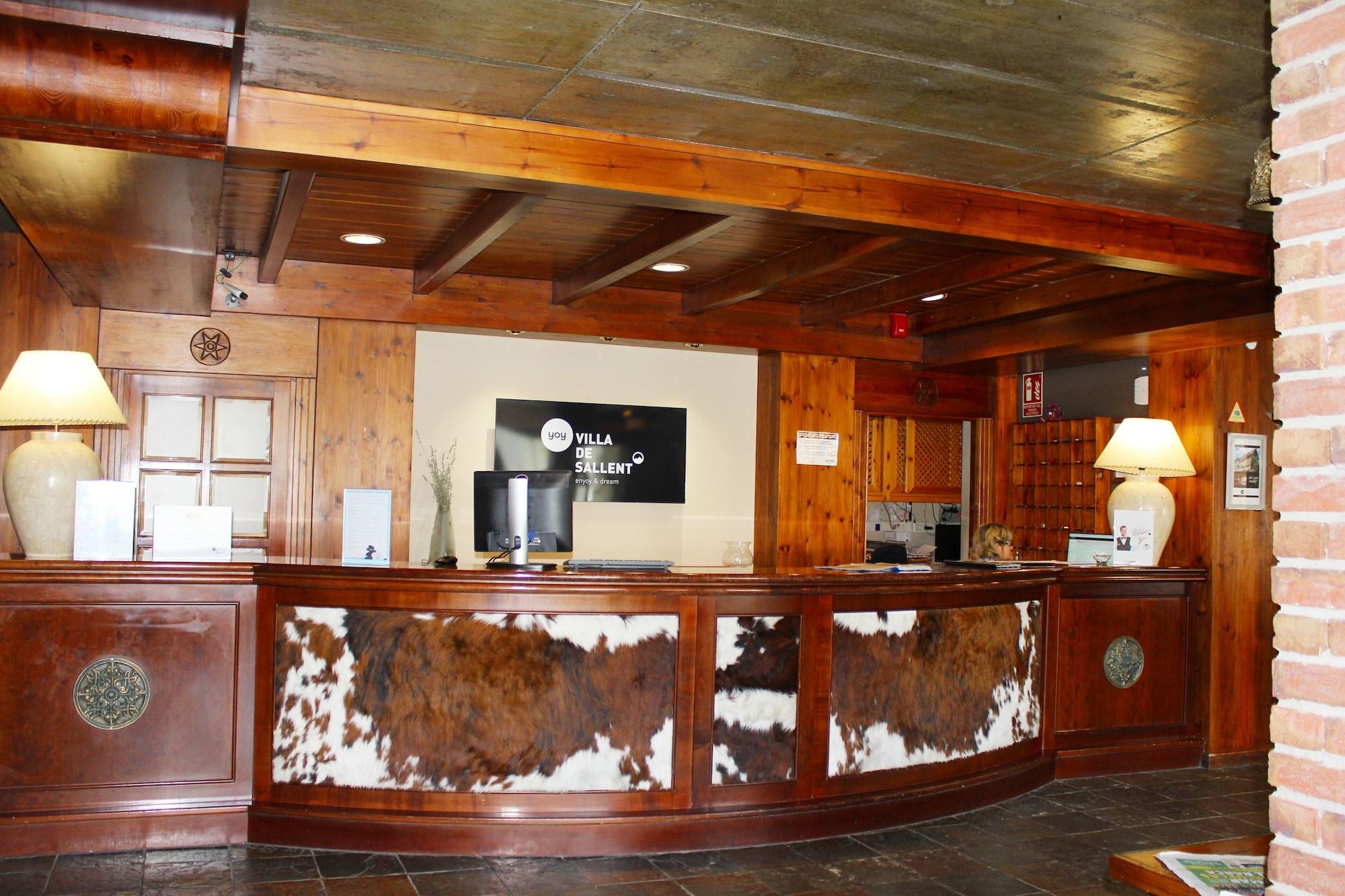 Vista Lobby YoY Villa de Sallent 4