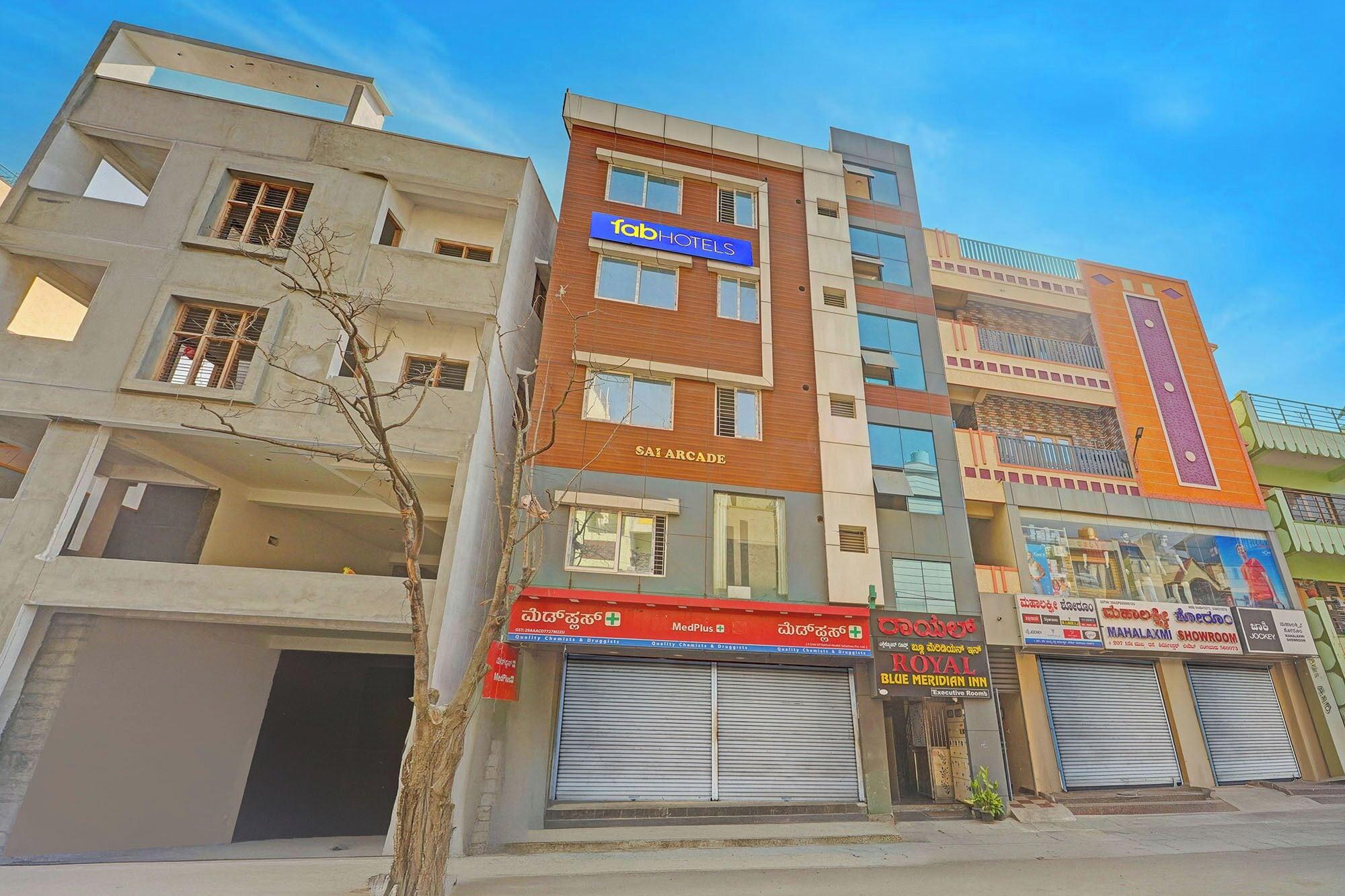Vista Exterior Fabhotel Royal Blue Meridian Inn