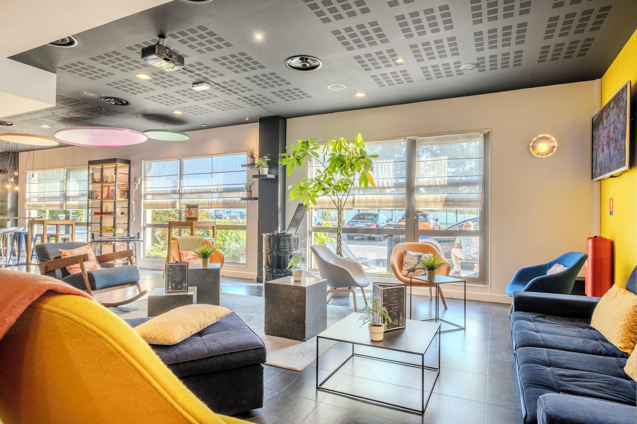 Vista Exterior Campanile Roissy Le Mesnil Amelot