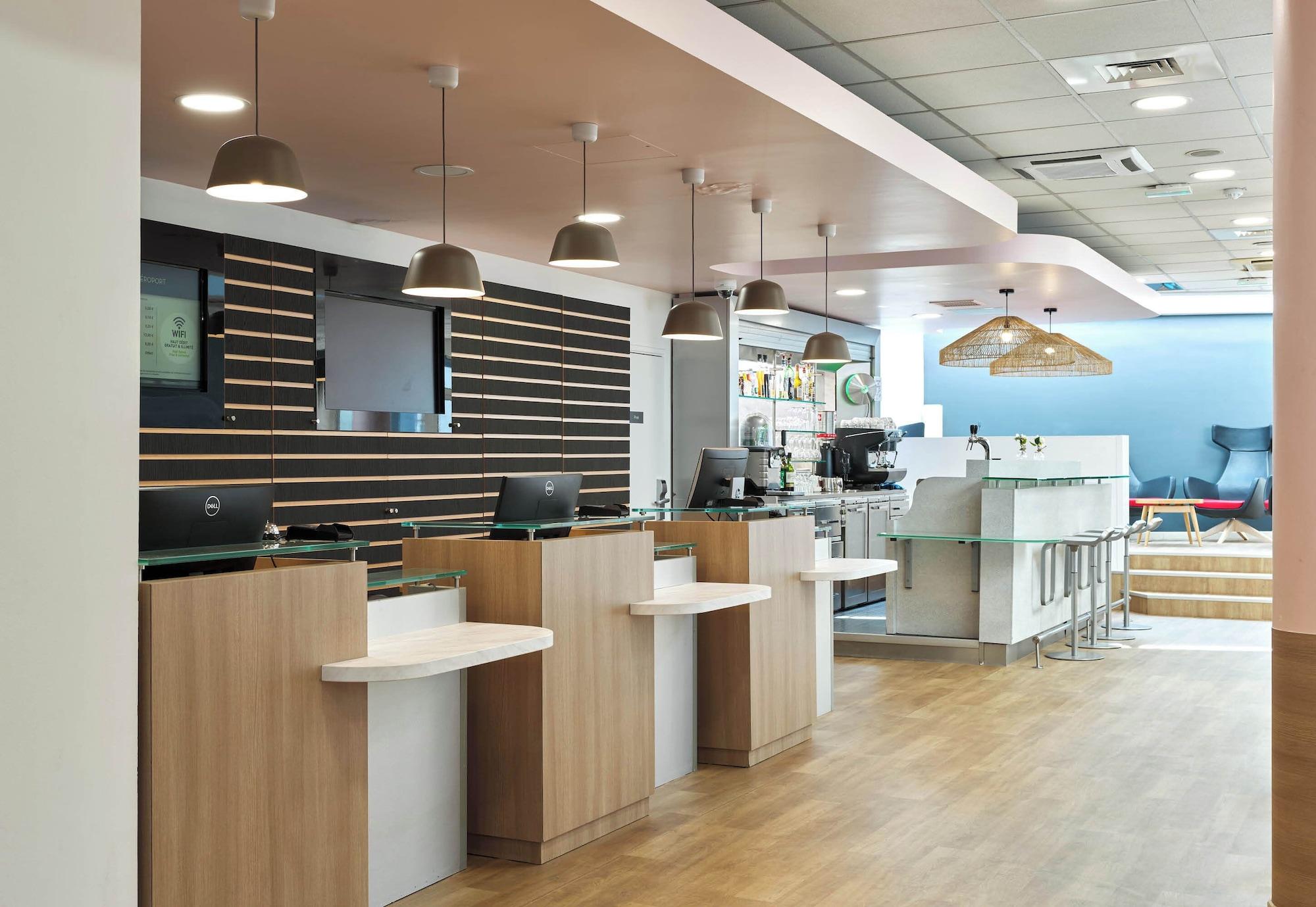 Vista Lobby B&B HOTEL Orly Rungis Aéroport 3 étoiles