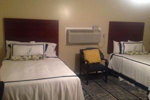 Alojamiento - Pleasure Point Inn & Suites