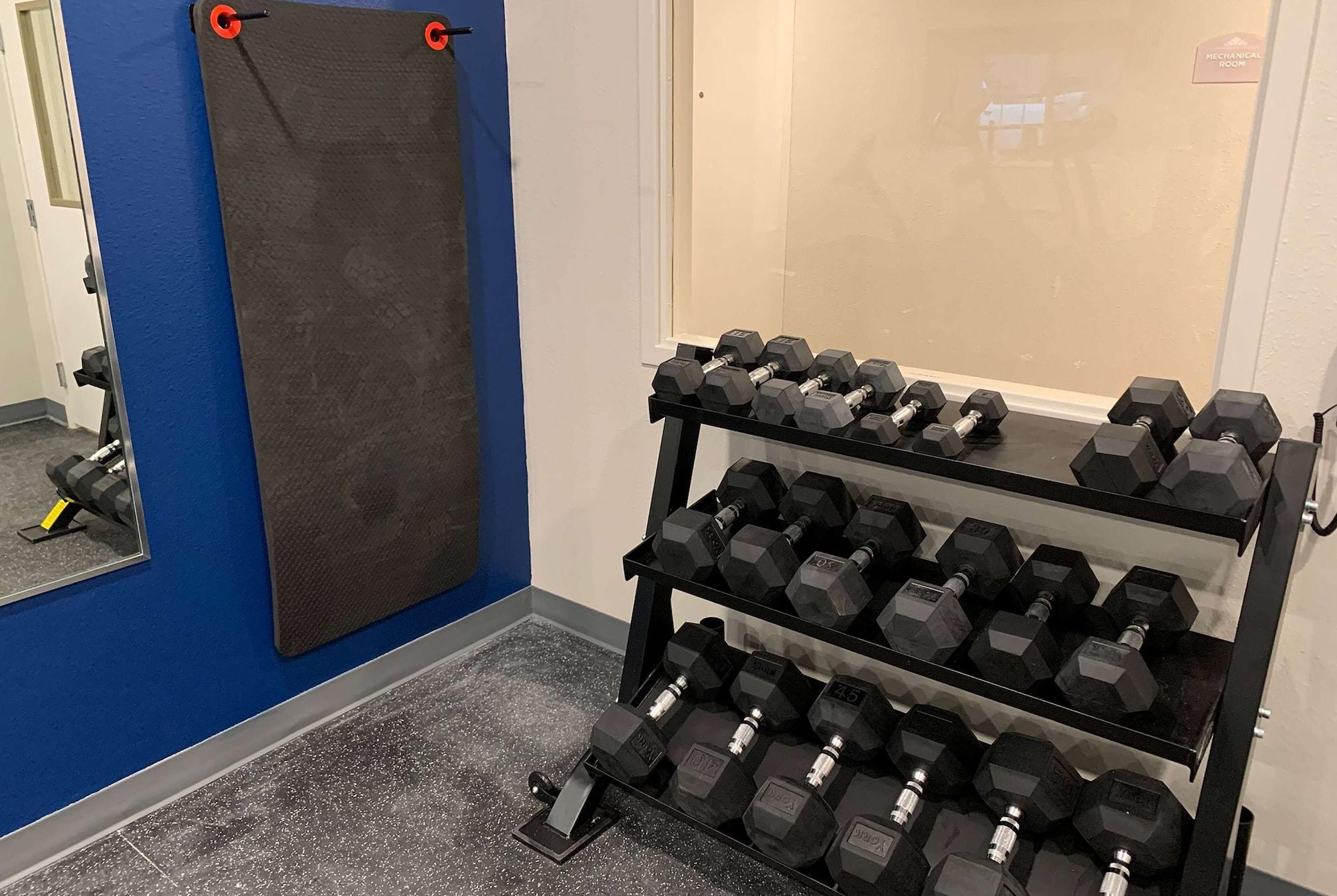 Gimnasio Microtel Inn & Suites by Wyndham Woodland Park