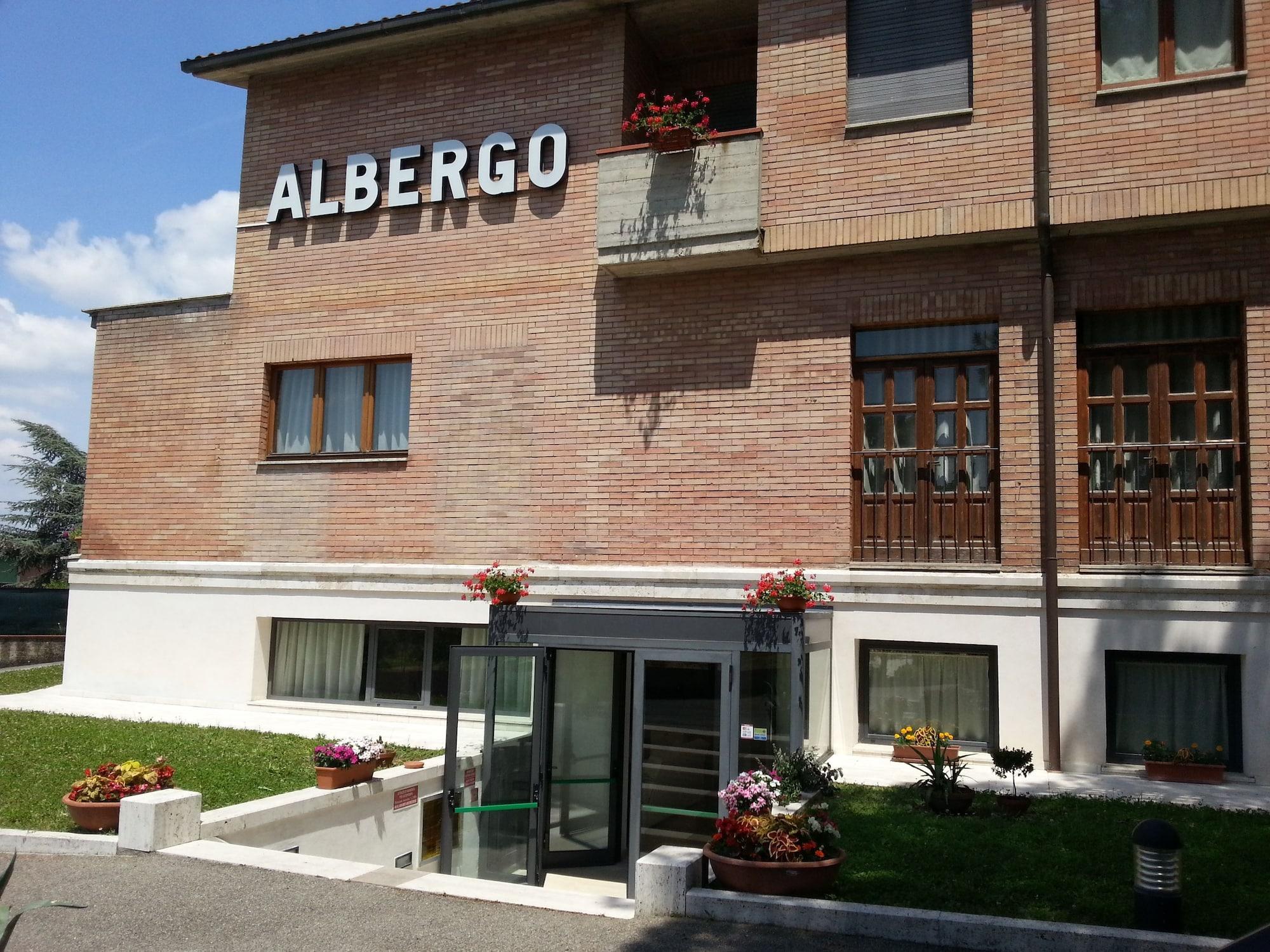 Vista Exterior Hotel I Platani