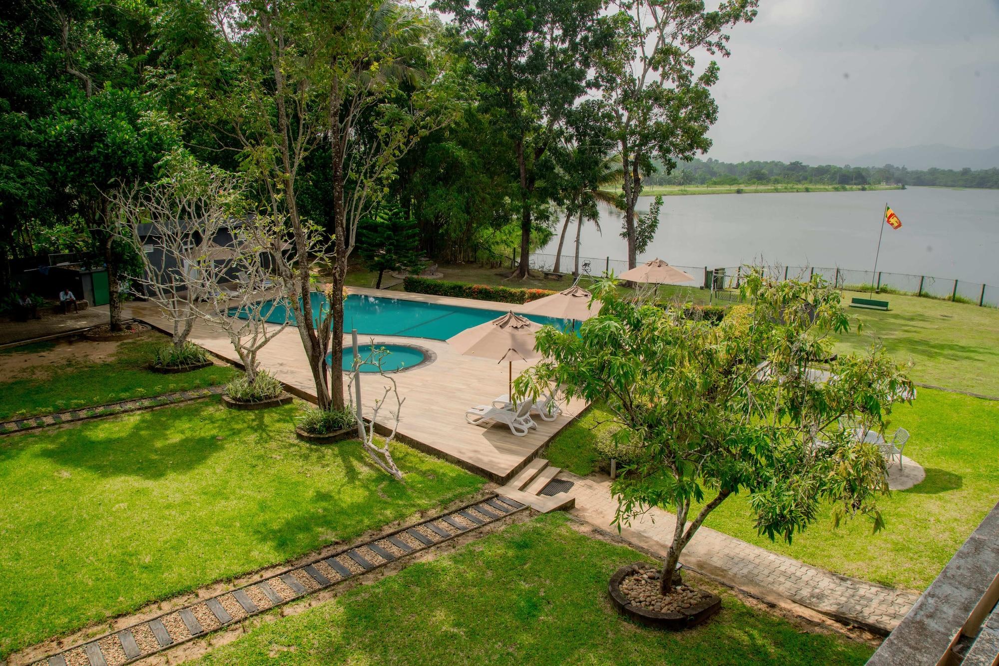 Vista Exterior Lavendish Wild Safari Resort