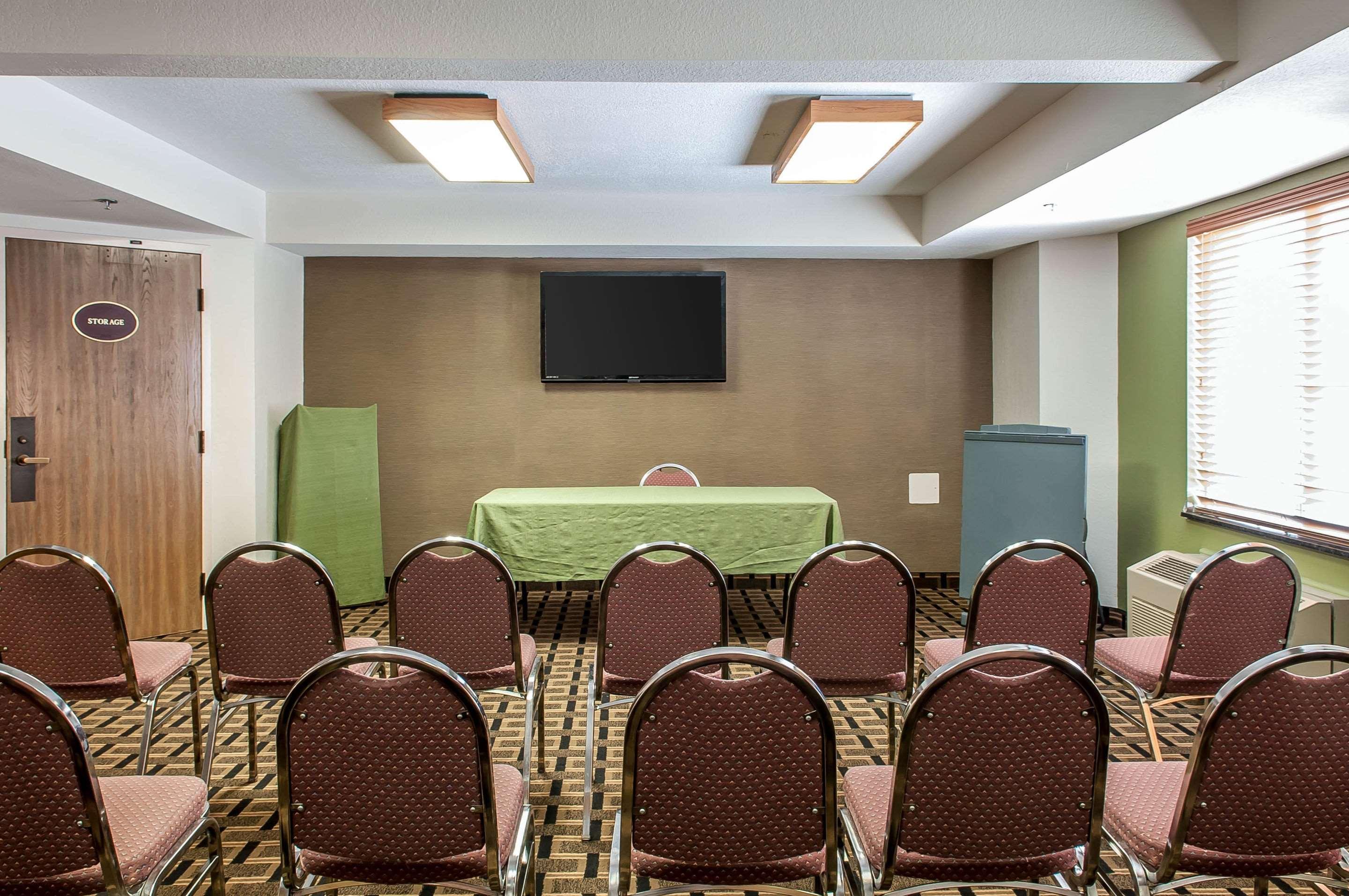 Centro de Negocios Sleep Inn Airport