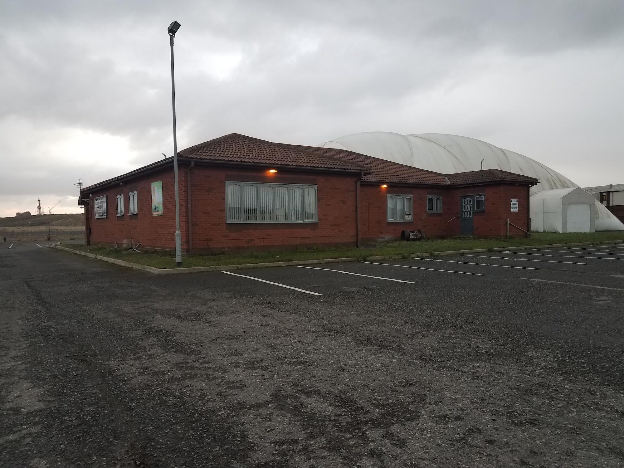 Vista Exterior The Mayfair Lodge - Caravaning, Glamping & Camping