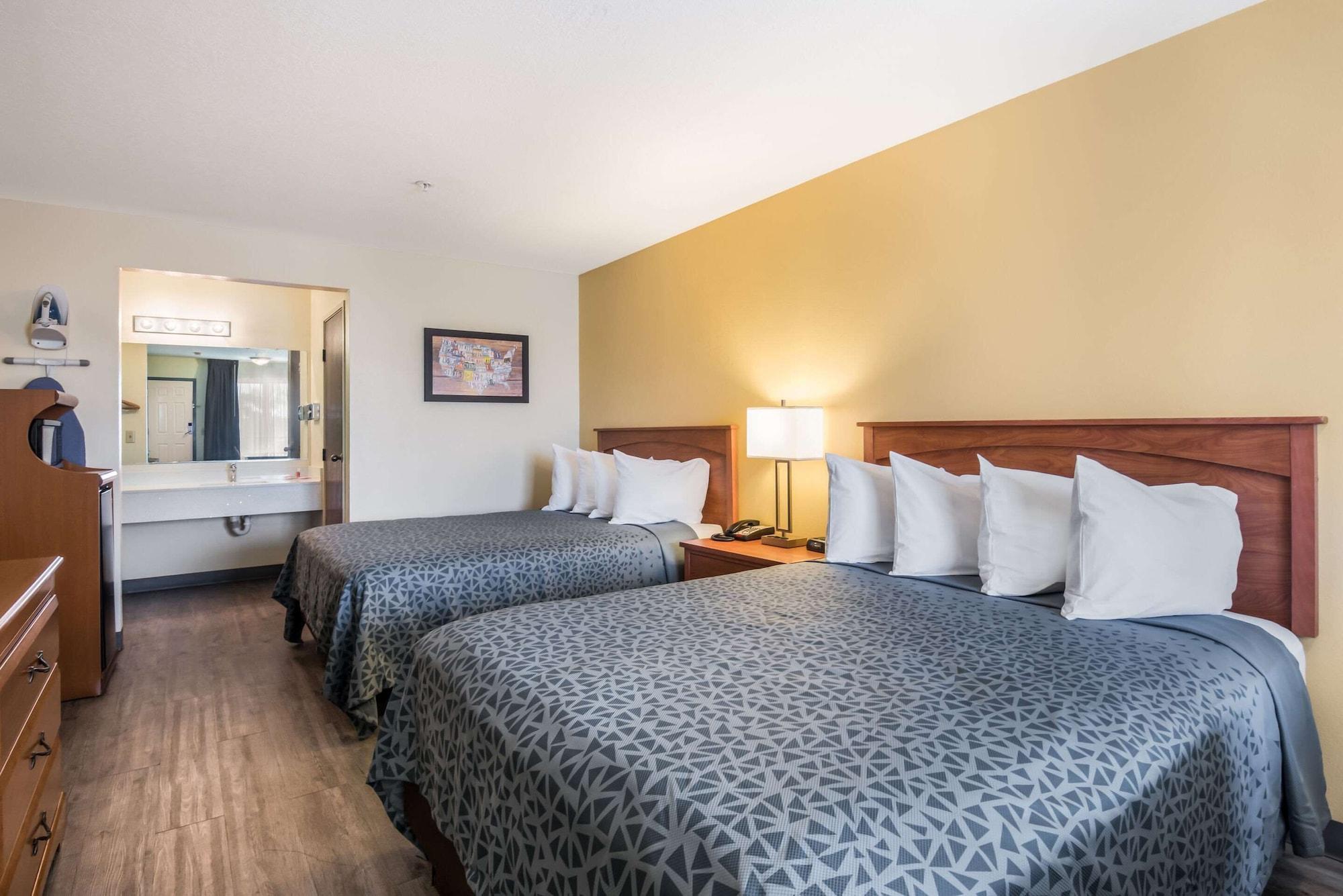 Habitación Econo Lodge Inn & Suites Lodi - Wine Country Area