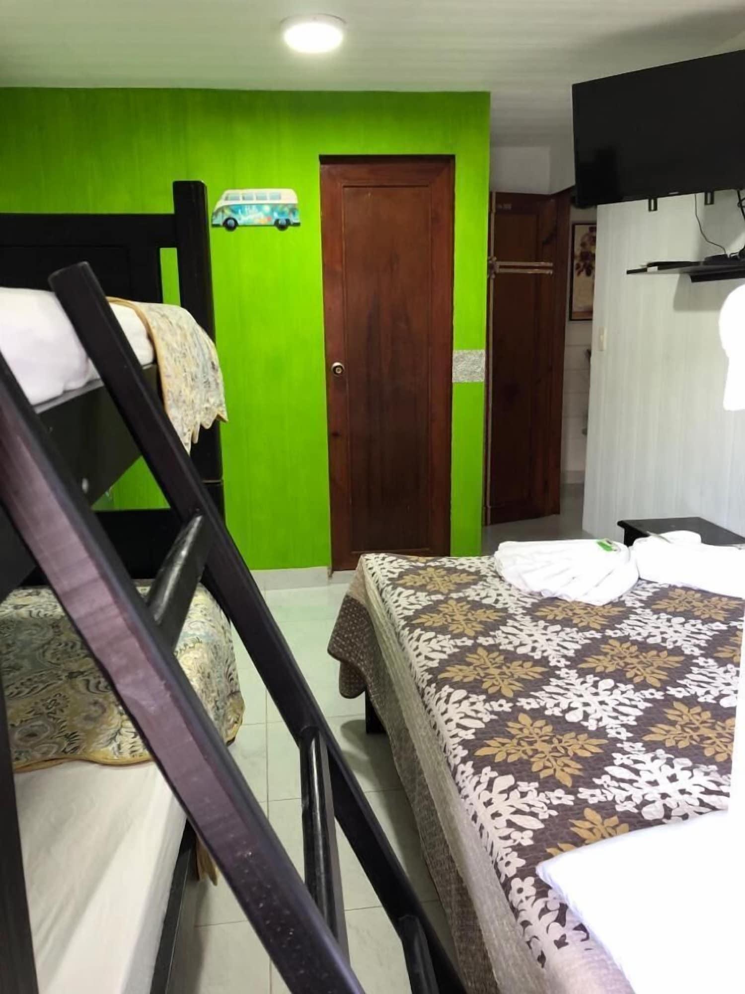 Set de Habitación Hostal Cabañas 7 Colores