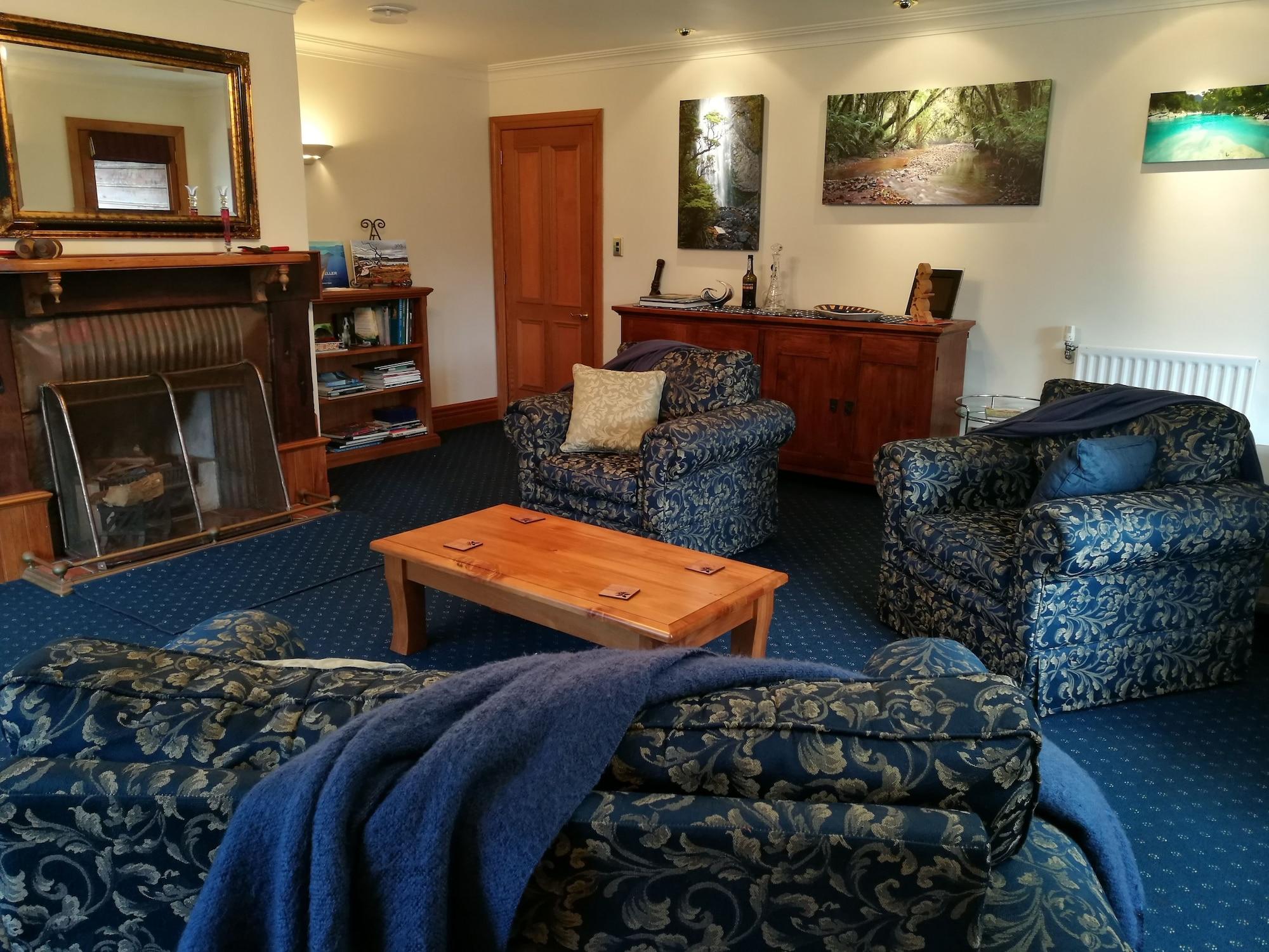 Bar/Salón Awatuna Homestead