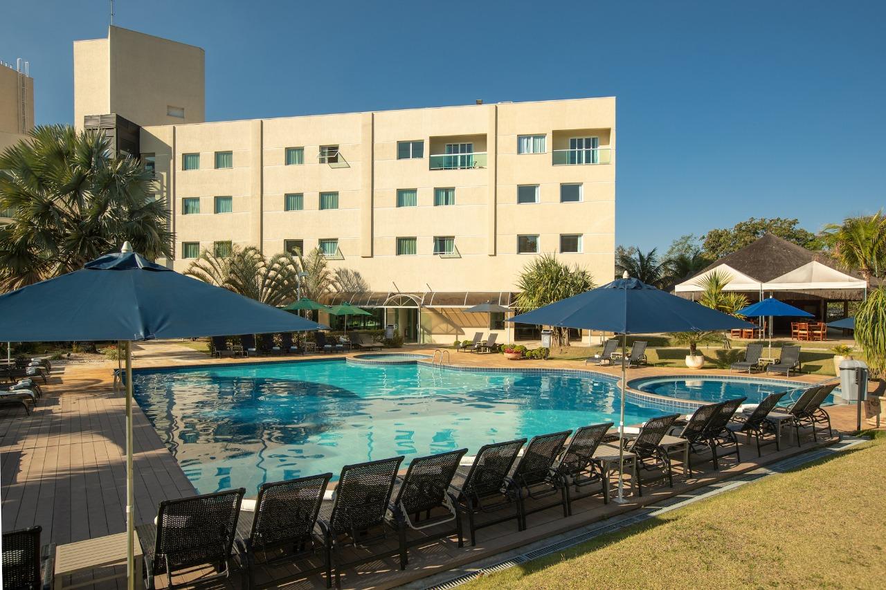 Vista da piscina Vinhedo Plaza Hotel