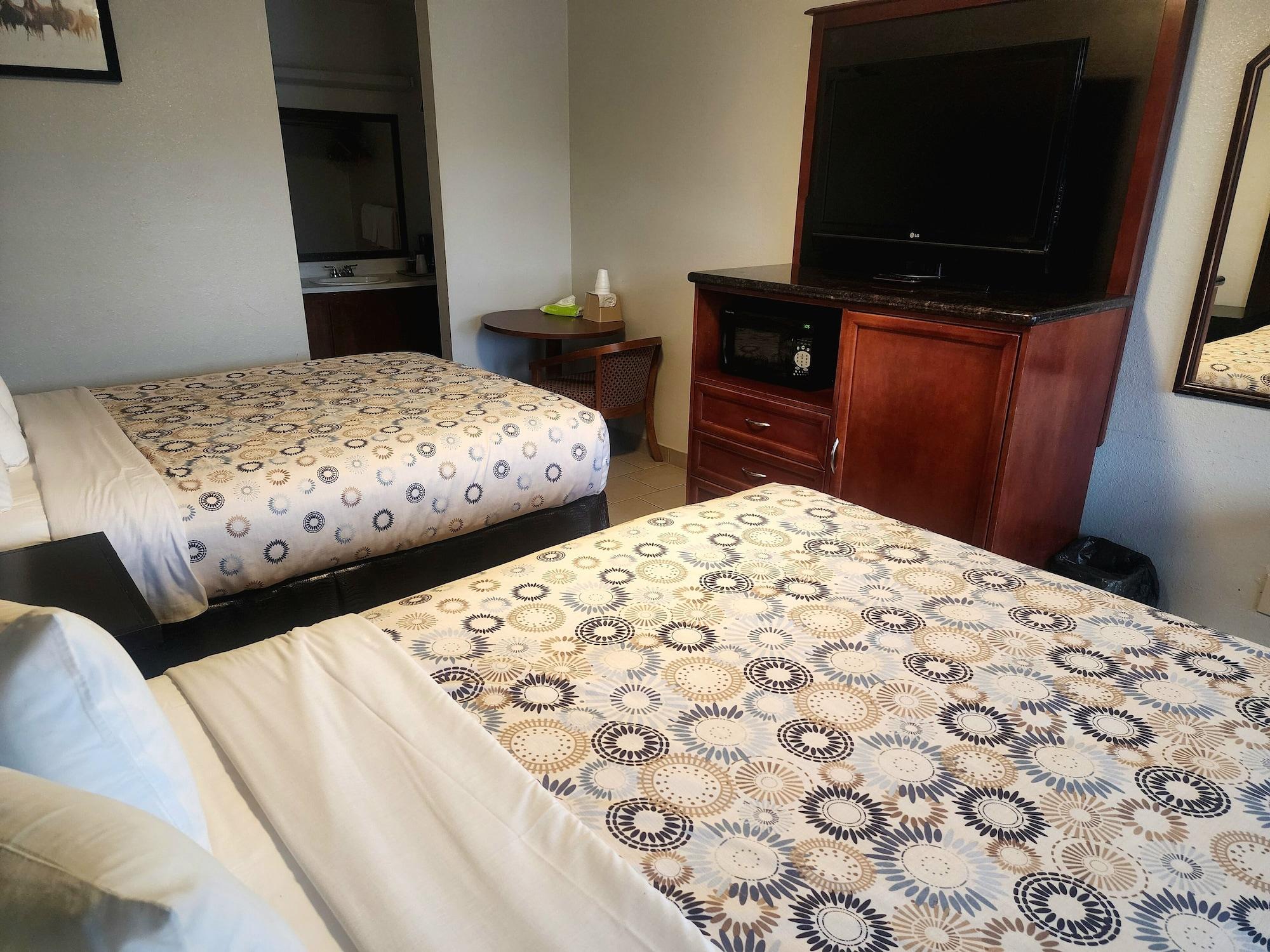 Varios Pacific Inn
