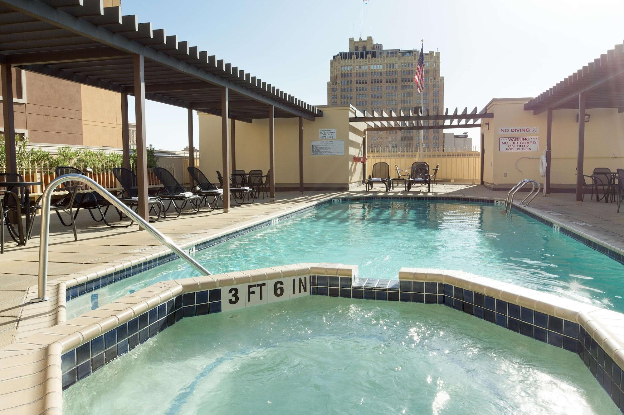 Vista Piscina Drury Inn & Suites San Antonio Riverwalk