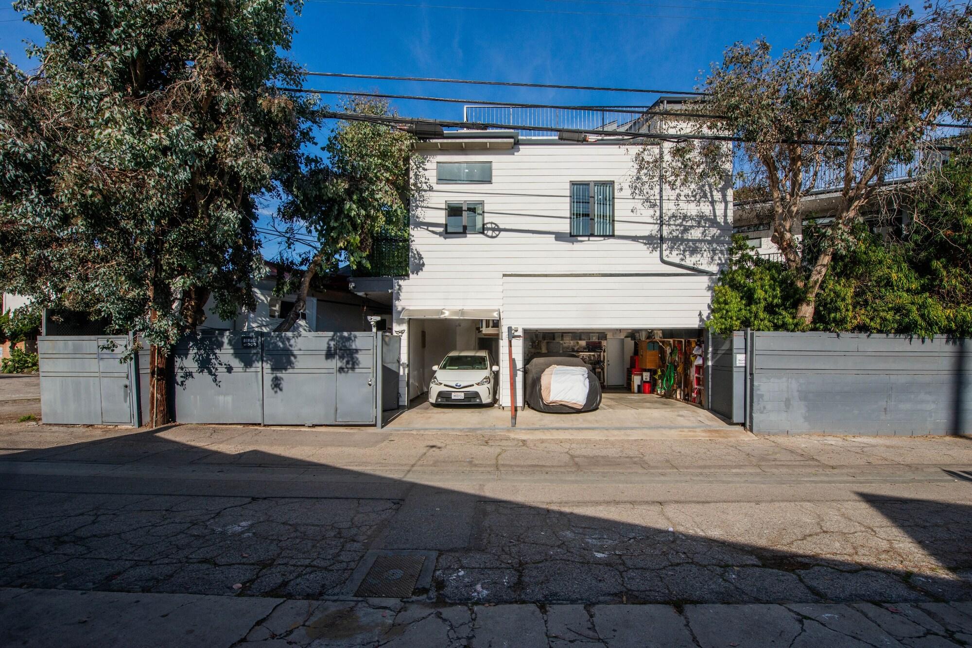 Vista Exterior 2nd Story Masterpiece In Venice Beach 4 Bedroom Home by RedAwning