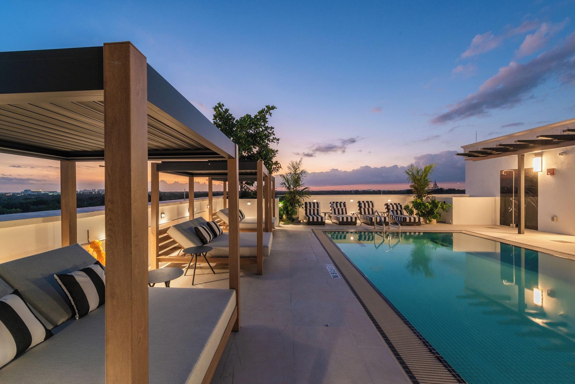 Vista Piscina The Avenue Hotel Coral Gables