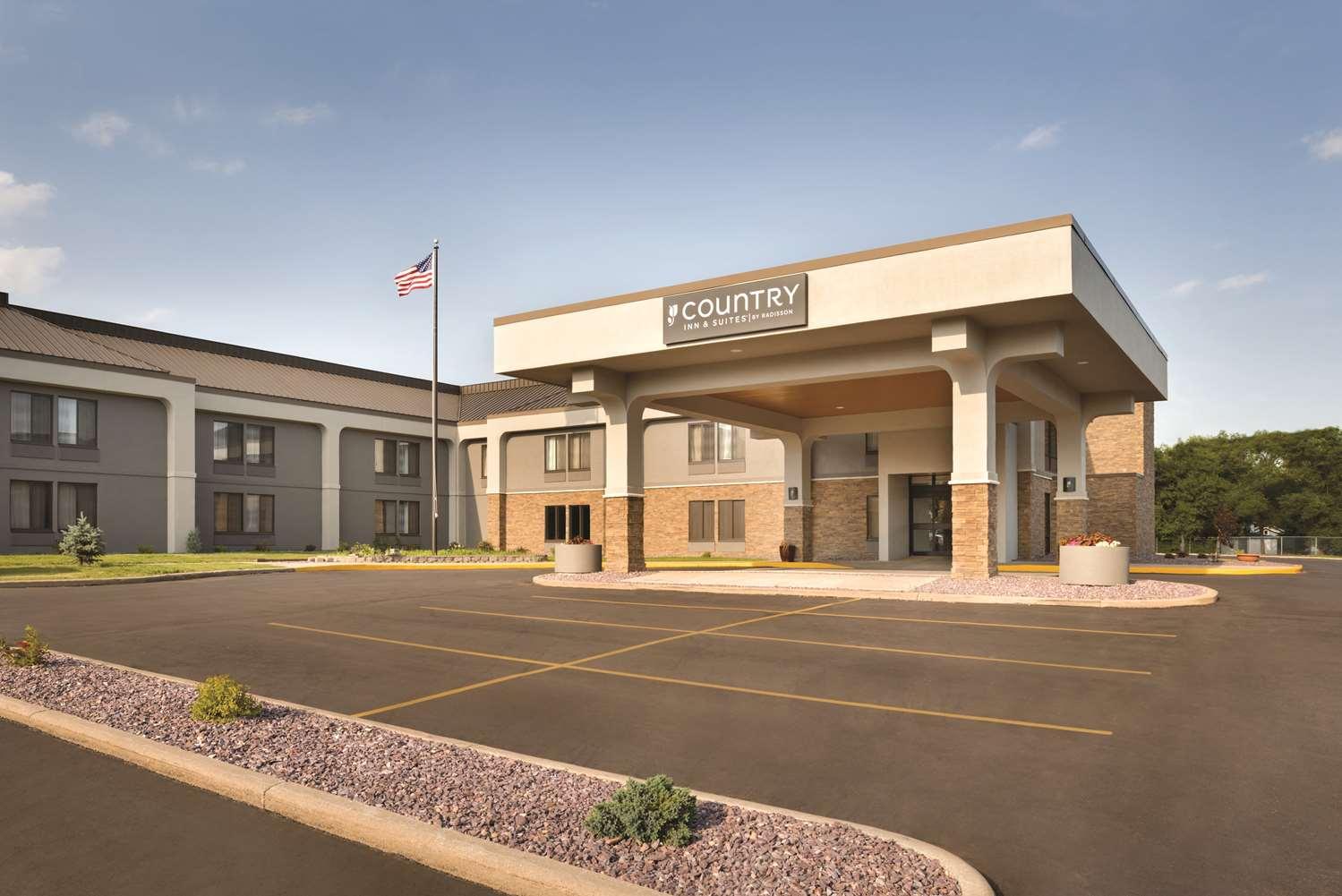 Vista Exterior Country Inn & Suites by Radisson, La Crosse, WI