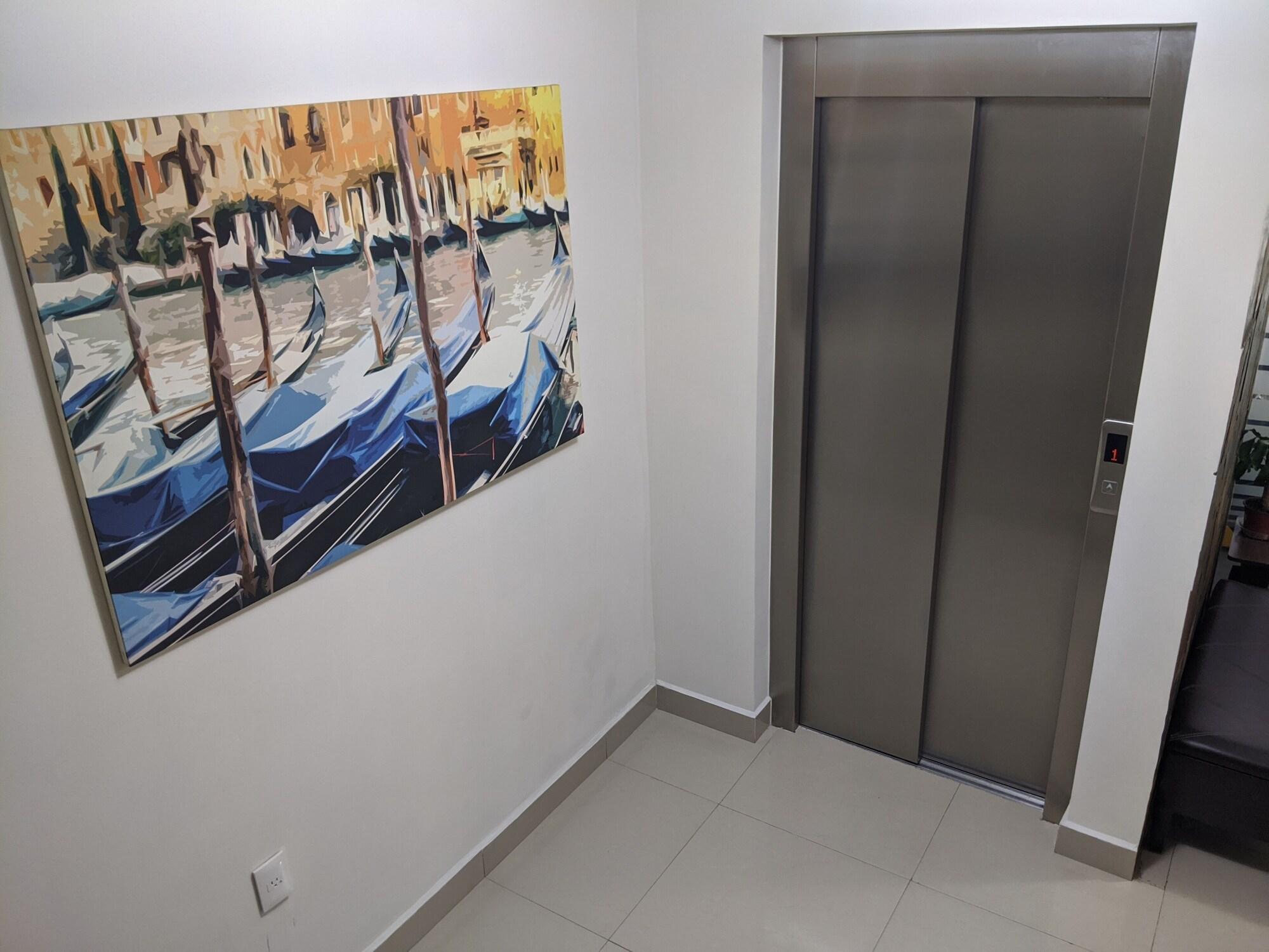 Vista Lobby Grupo Kings Suites Alfredo de Musset