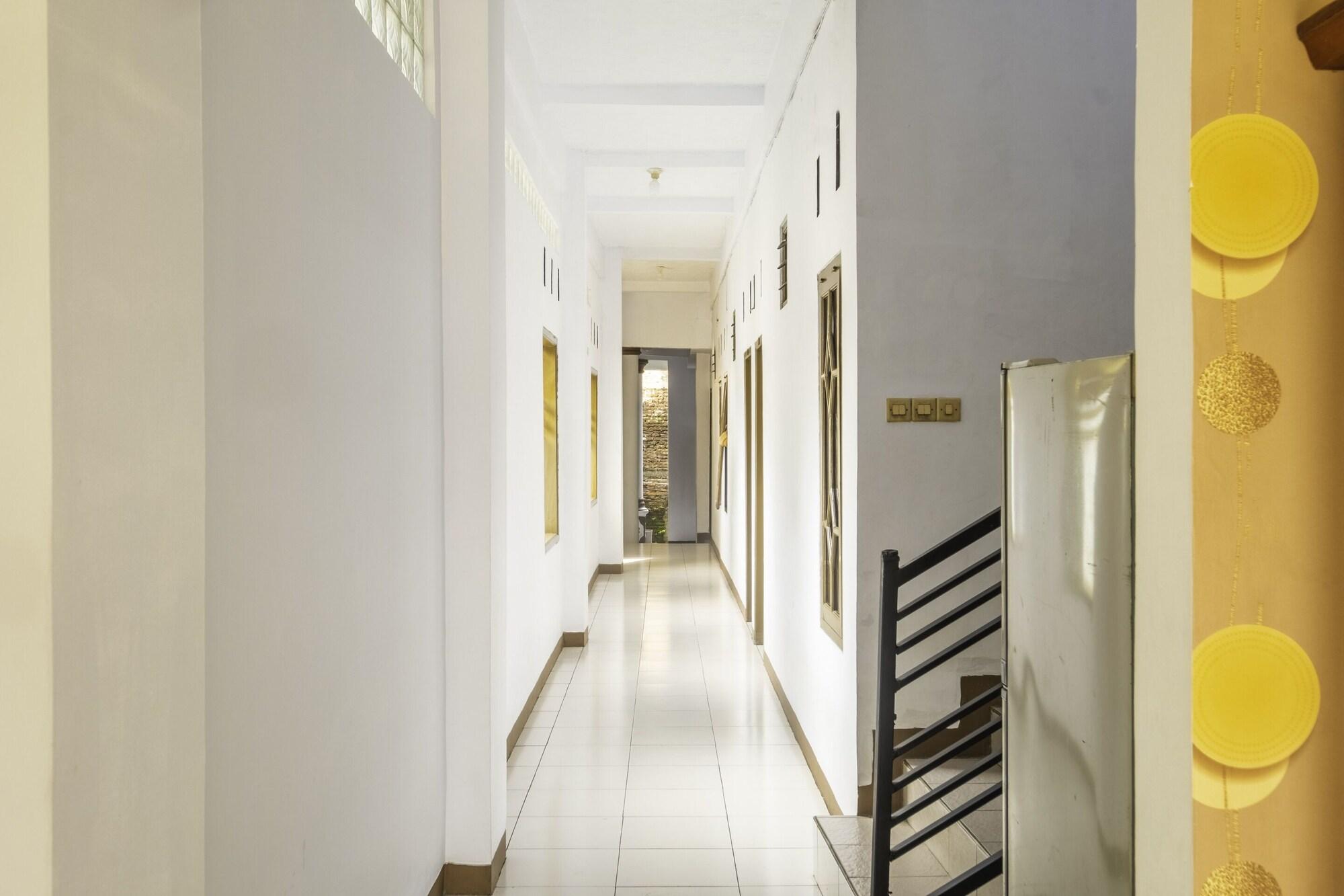 Varios SPOT ON 2395 Hotel Aden 2 Syariah