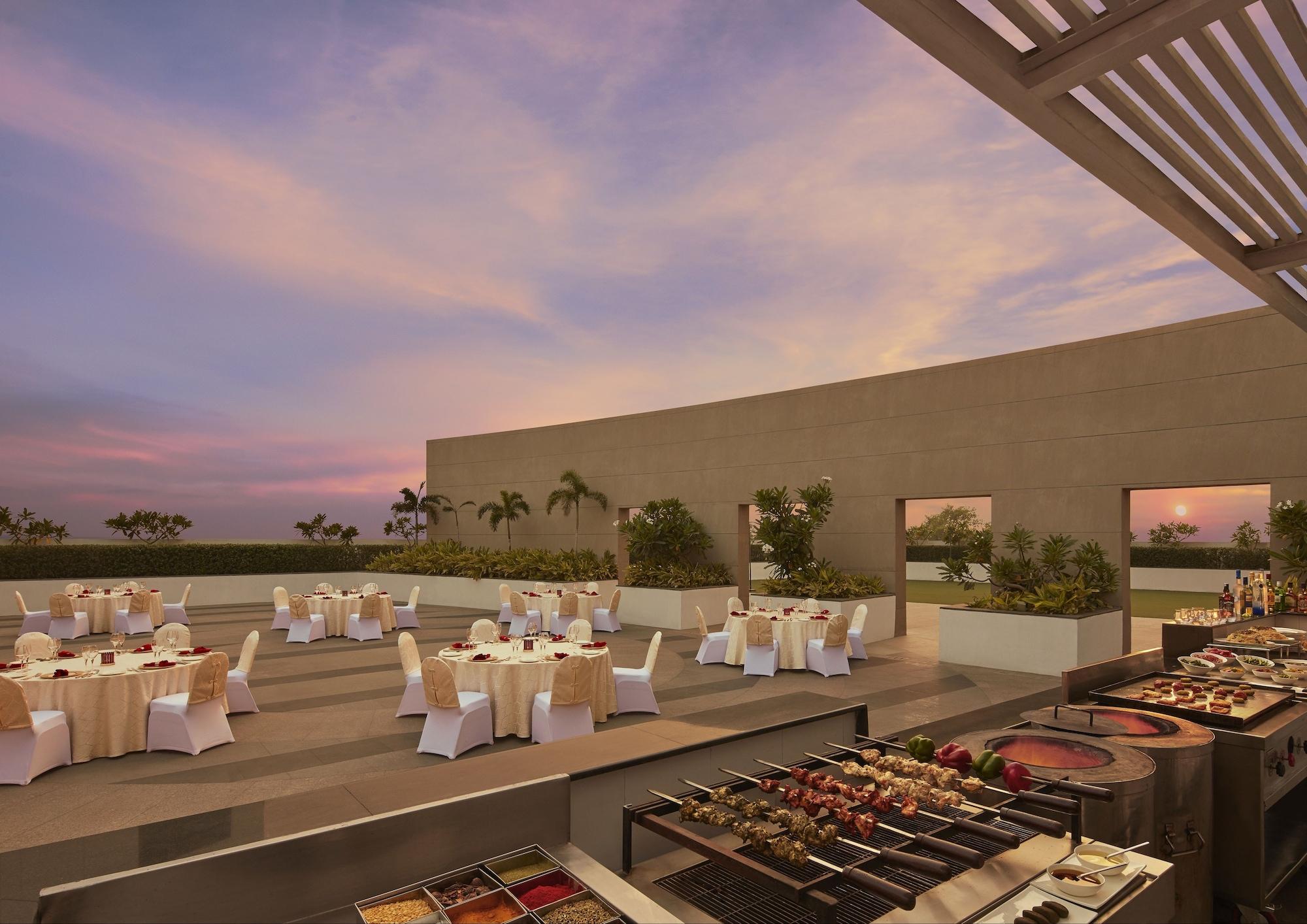 Vista Piscina Taj Swarna