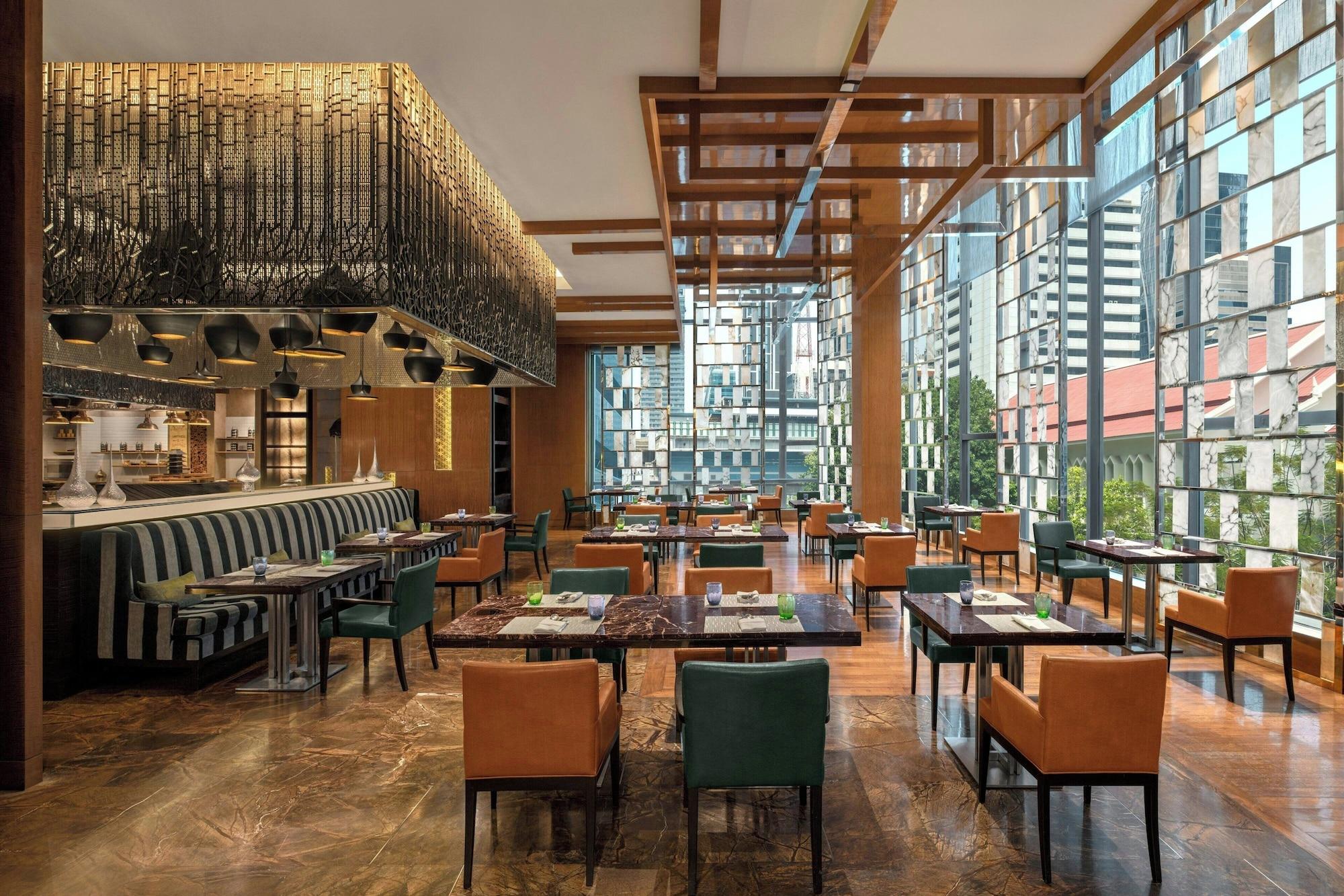 Restaurant Renaissance Bangkok Ratchaprasong Hotel