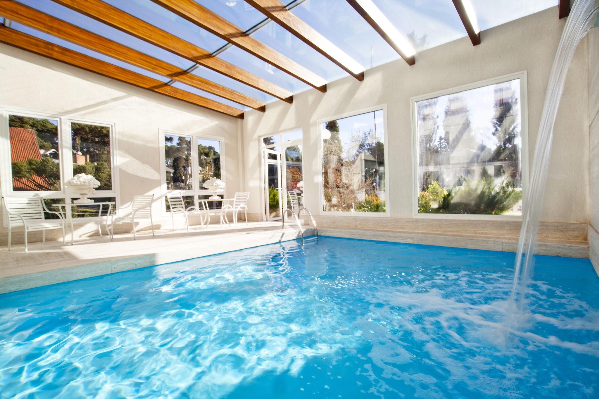 Vista Piscina Estalagem St Hubertus