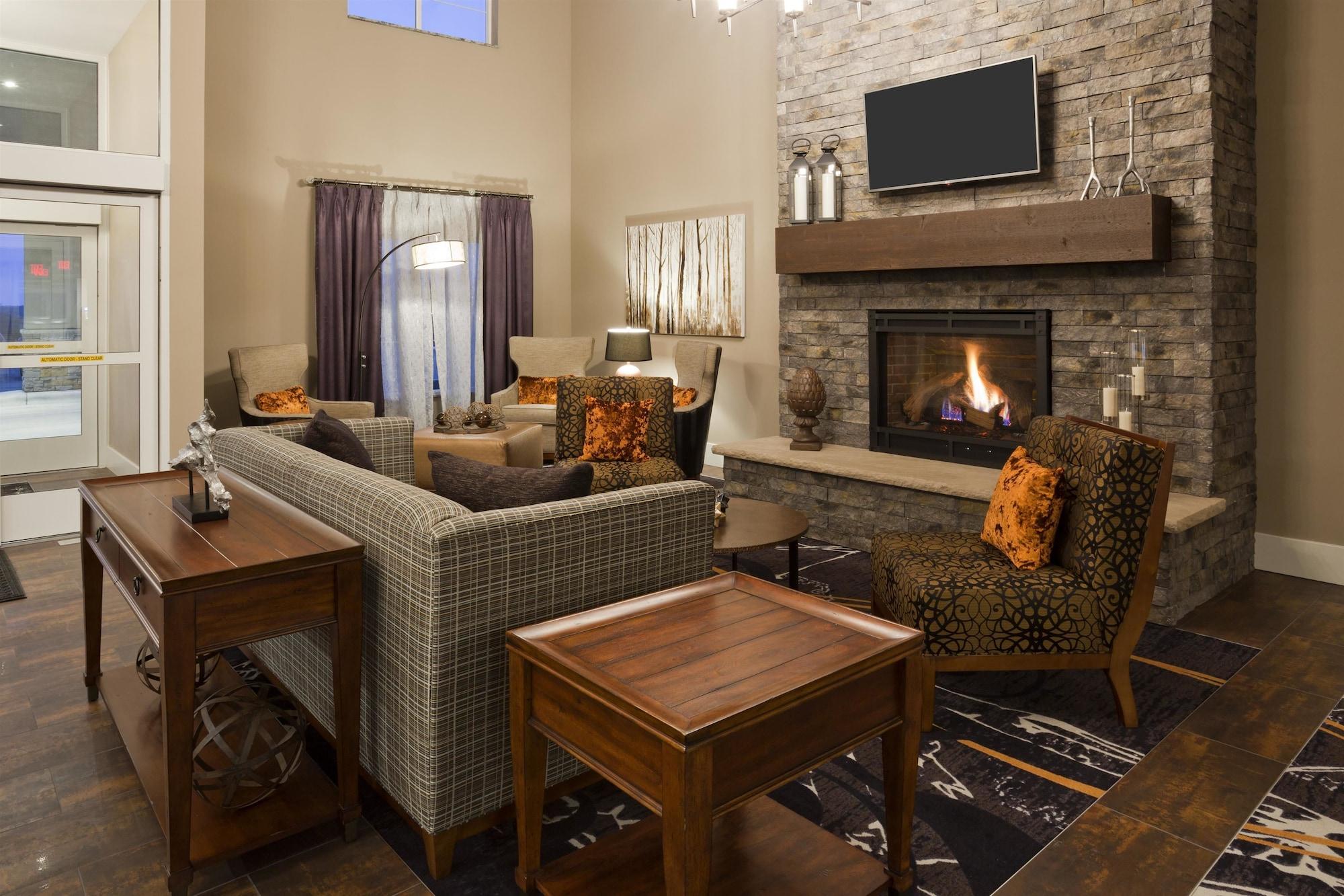 Vista Lobby Grandstay Hotel And Suites Morris