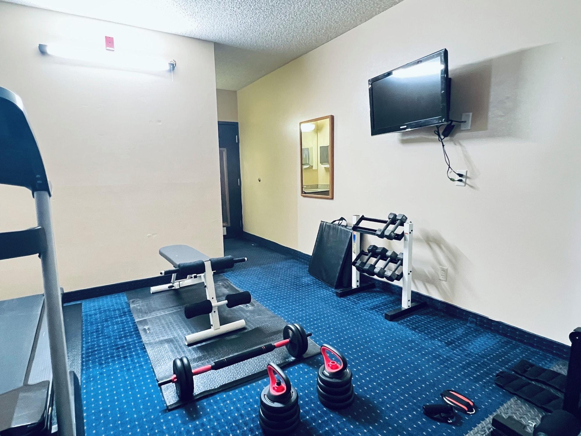 Gimnasio Hometown Inn & Suites