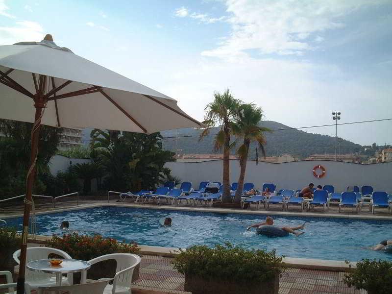 Vista Piscina Rosa Nautica