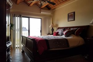 Alquiler Vacacional - Fresh, new  2BR 2 Bath Ocean view Condo, heated pool , jacuzzi , shaded  parking