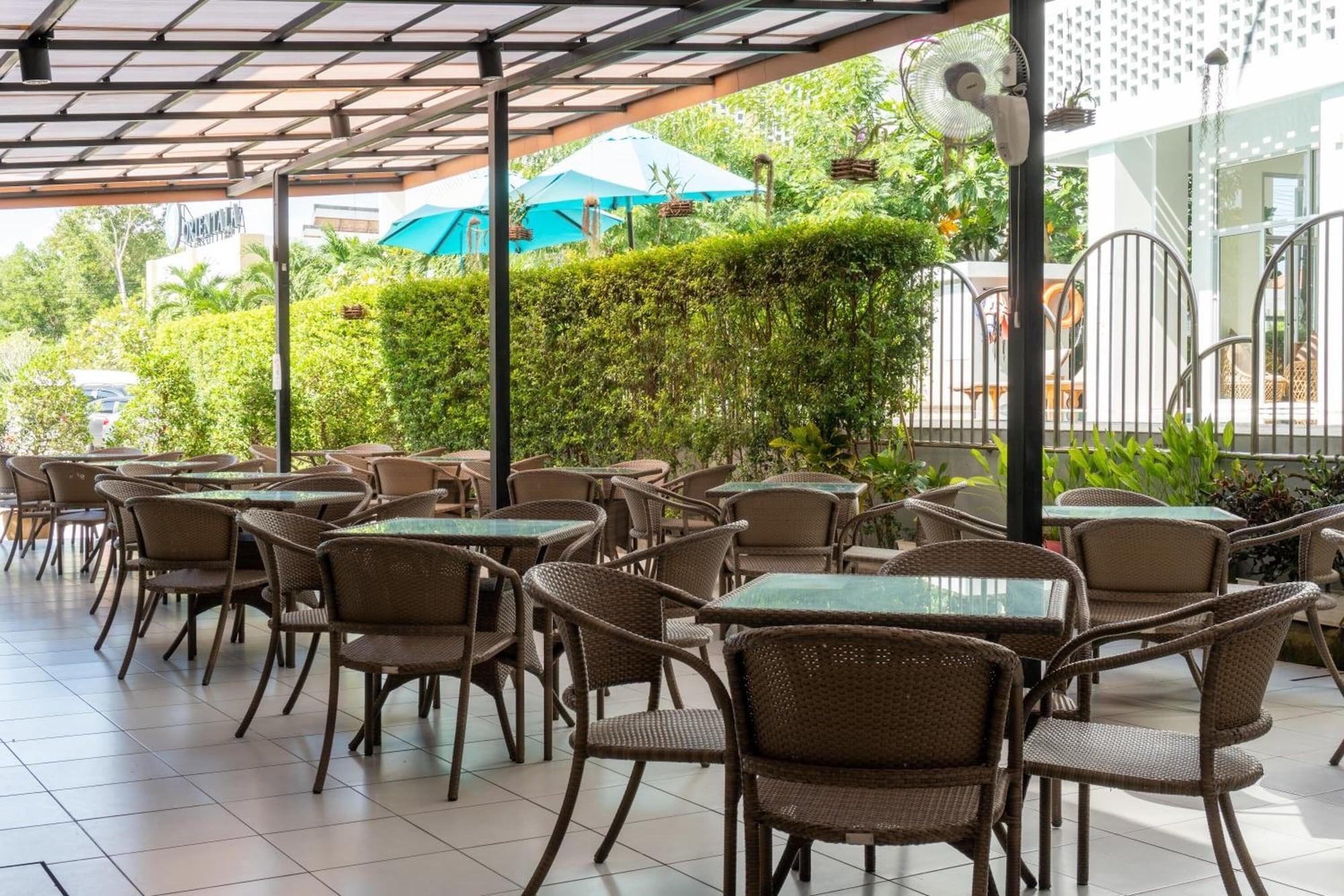 Restaurant Recenta Suite Phuket Suanluang