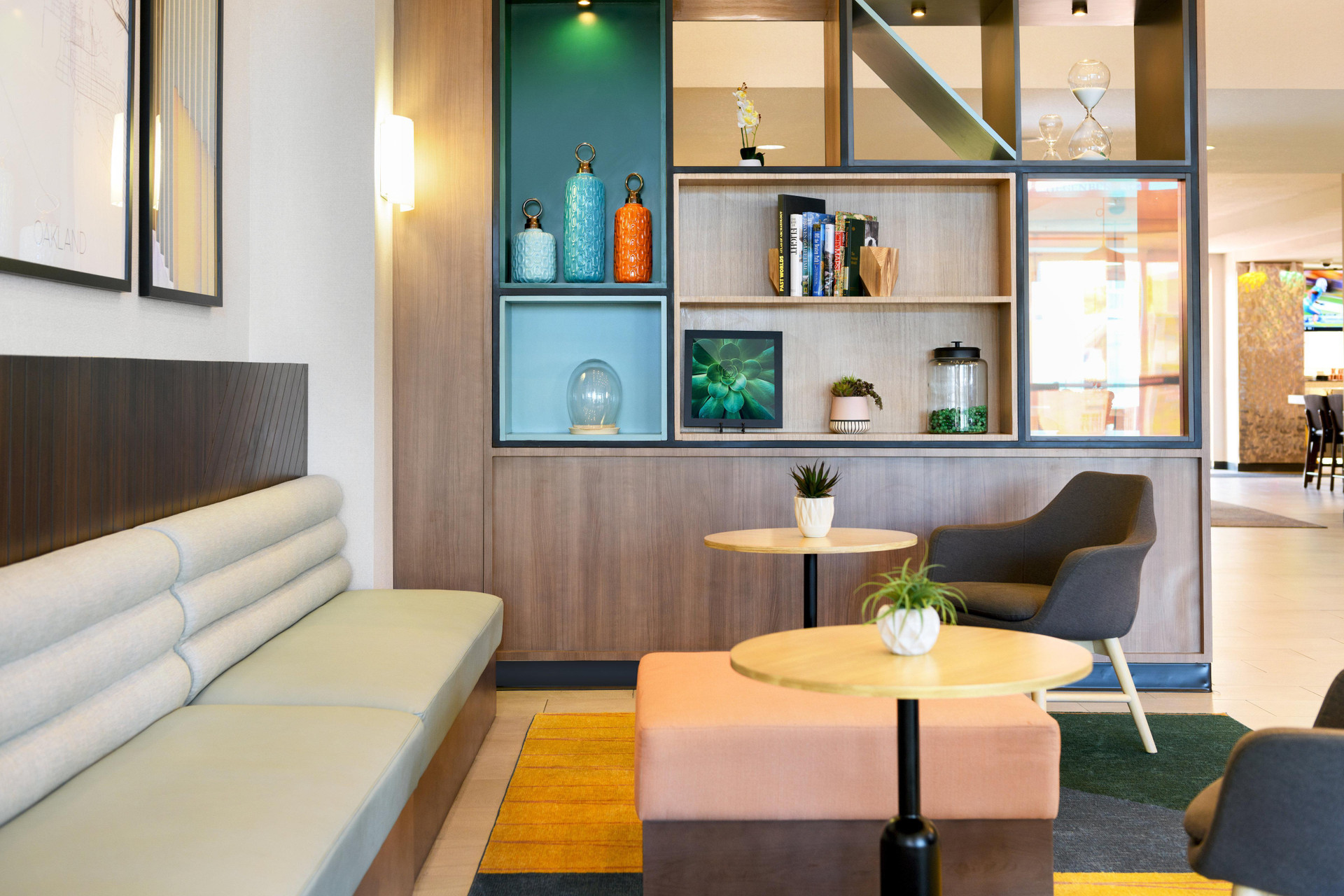 Vista Lobby Holiday Inn & Suites Oakland Airport by IHG