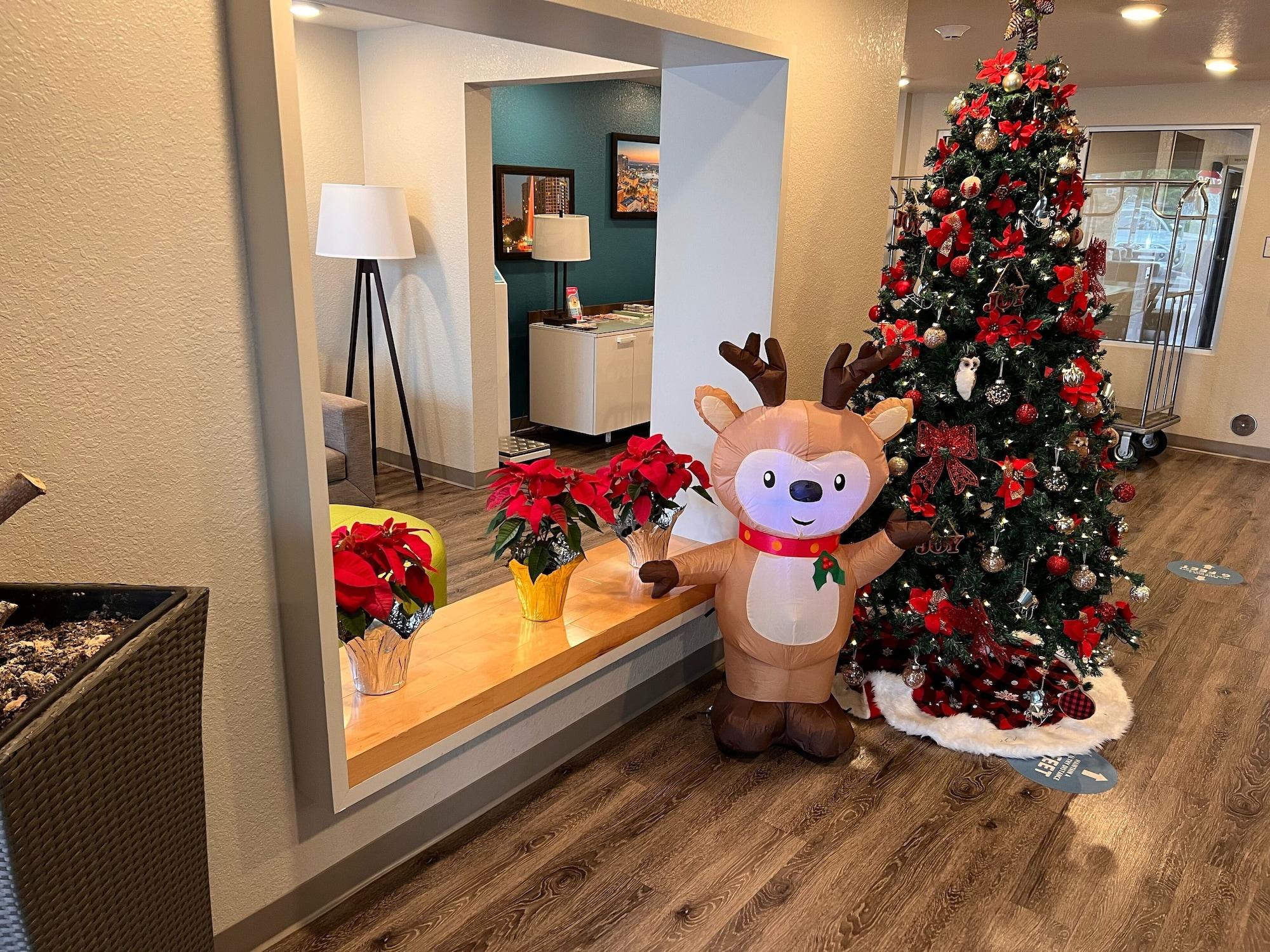 Vista Lobby WoodSpring Suites Orlando International Drive