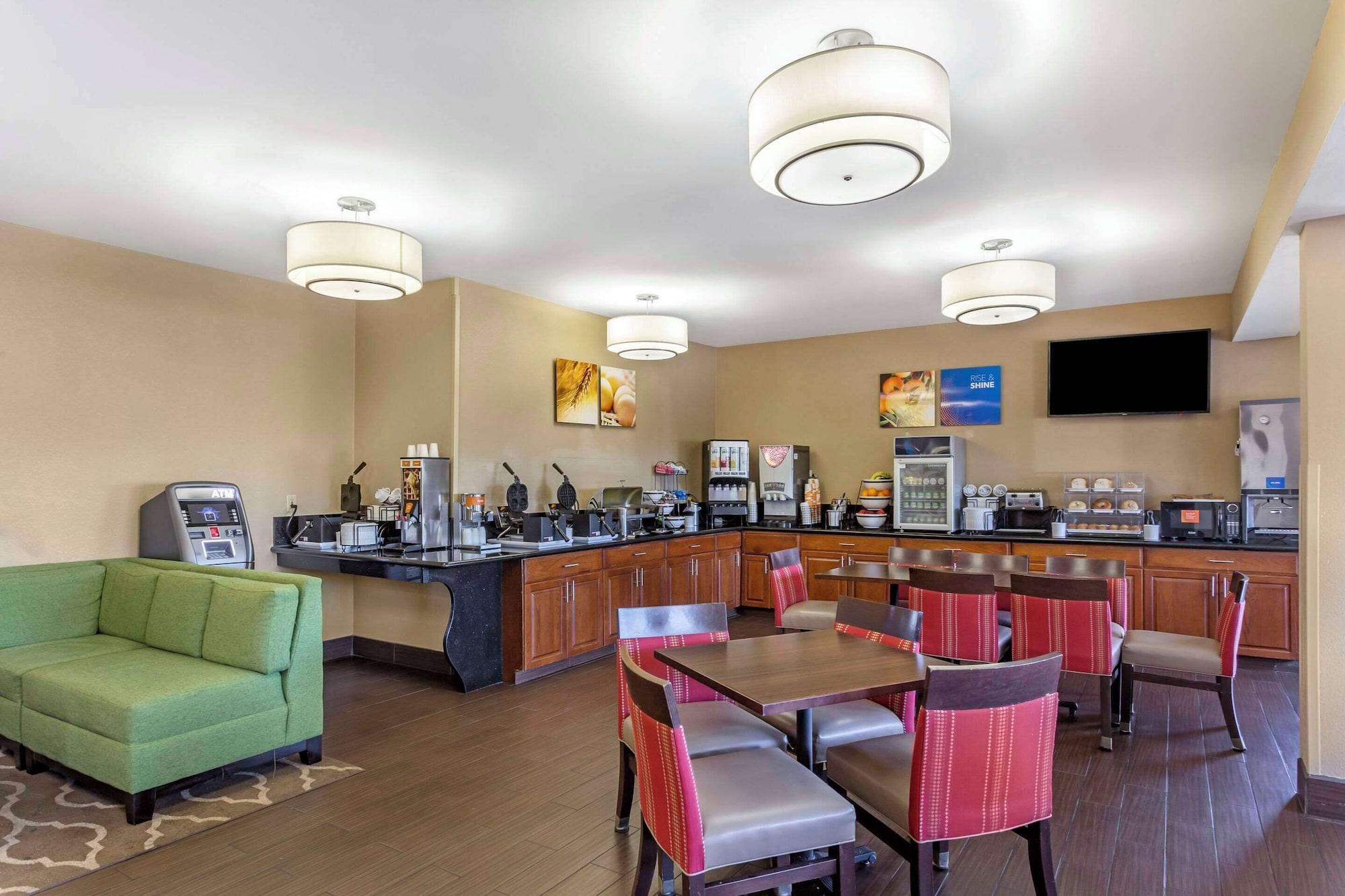 Restaurant Comfort Inn Gurnee near Six Flags