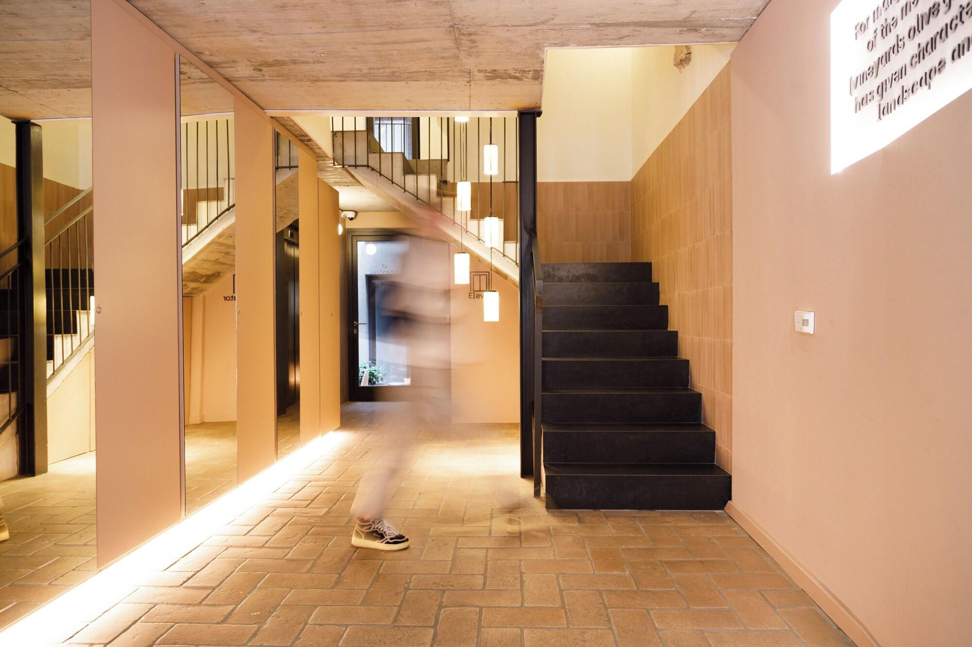 Vista Lobby La Comuna by Bon Dia Residences