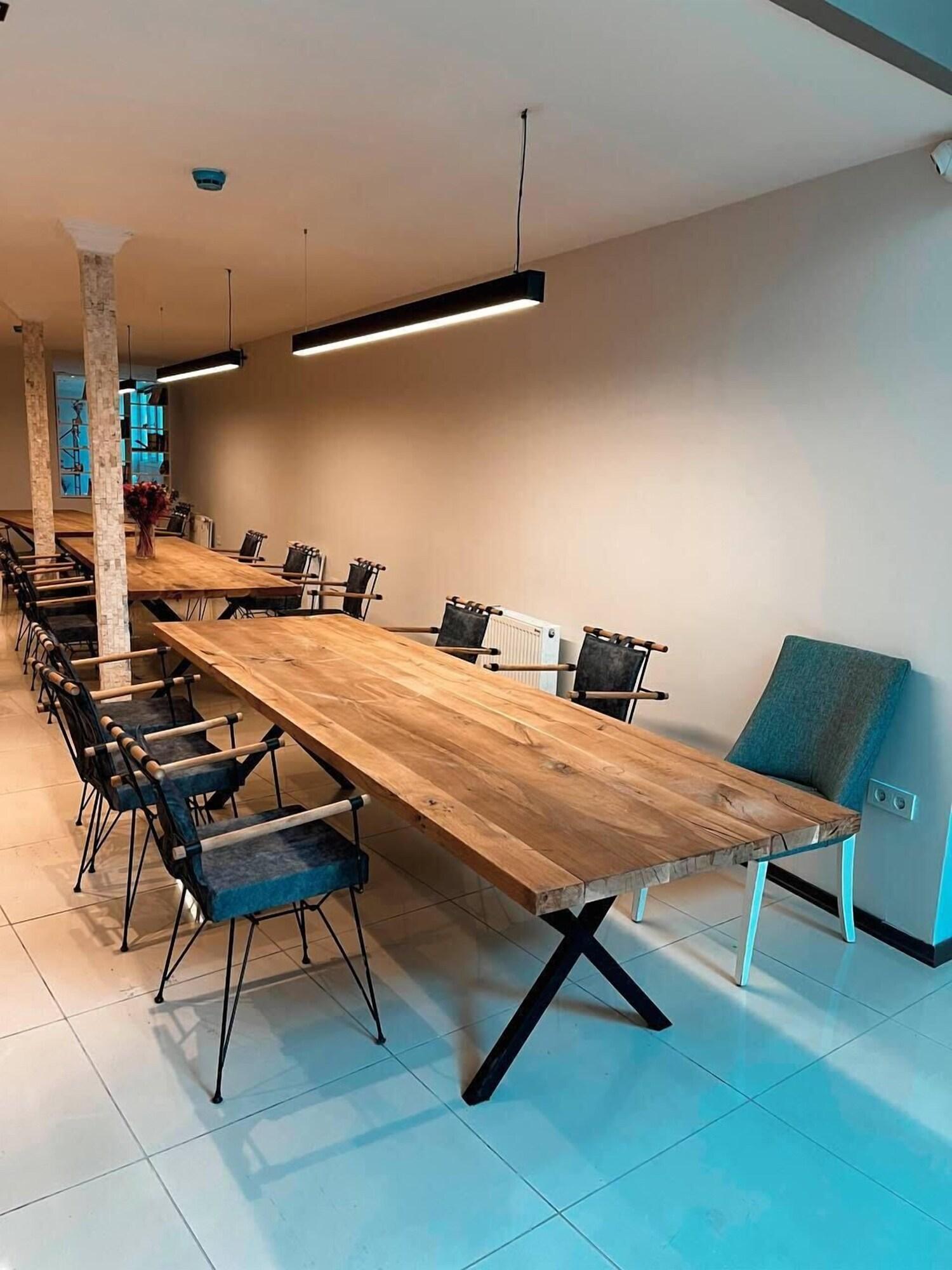 Vista Lobby Digital Nomad House