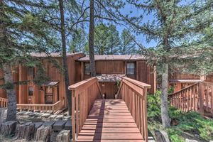 Alquiler Vacacional - Forested Ruidoso Condo w/ Deck & Fireplace!
