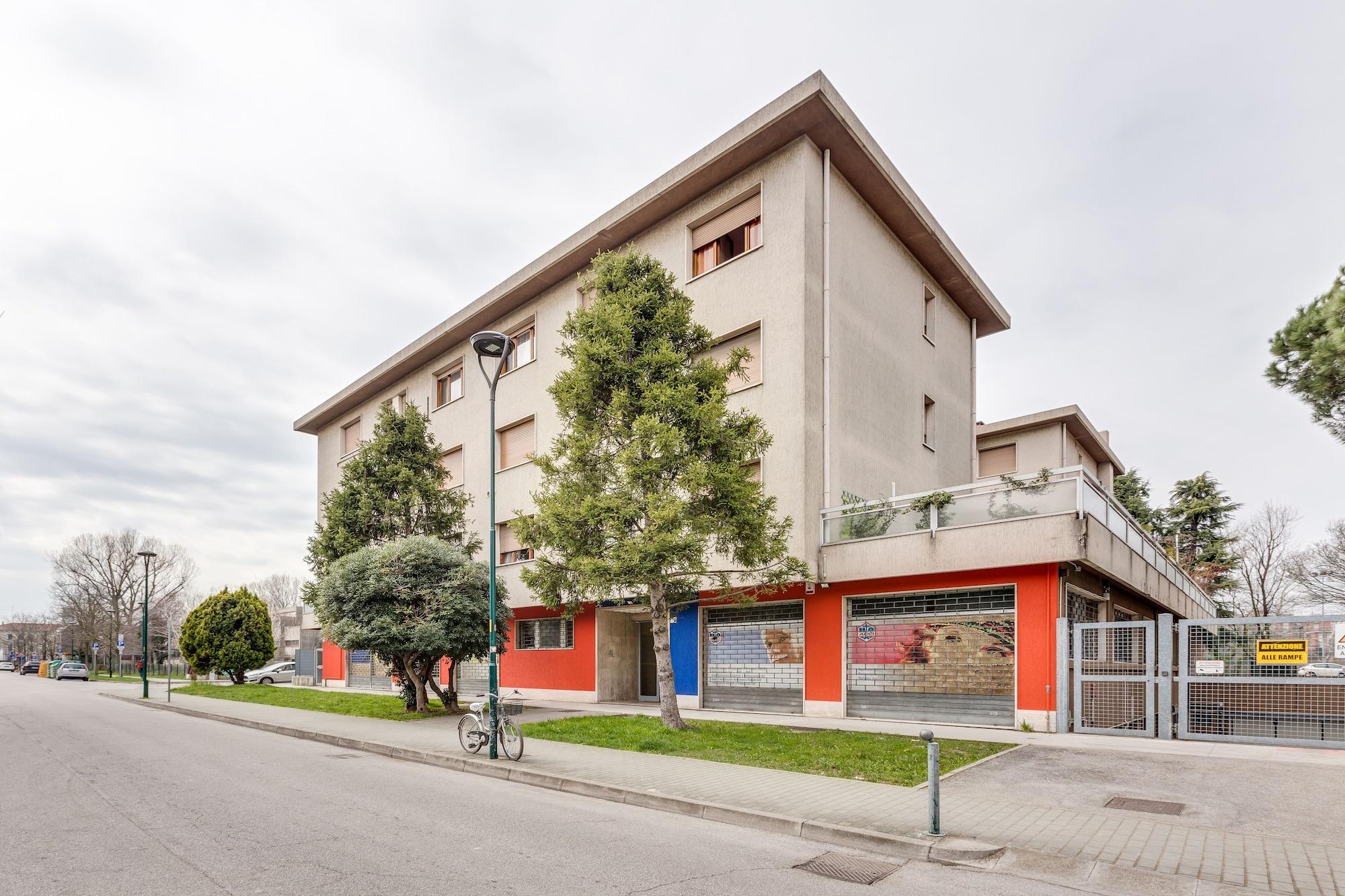 Vista Exterior Rooms Vidar Train station