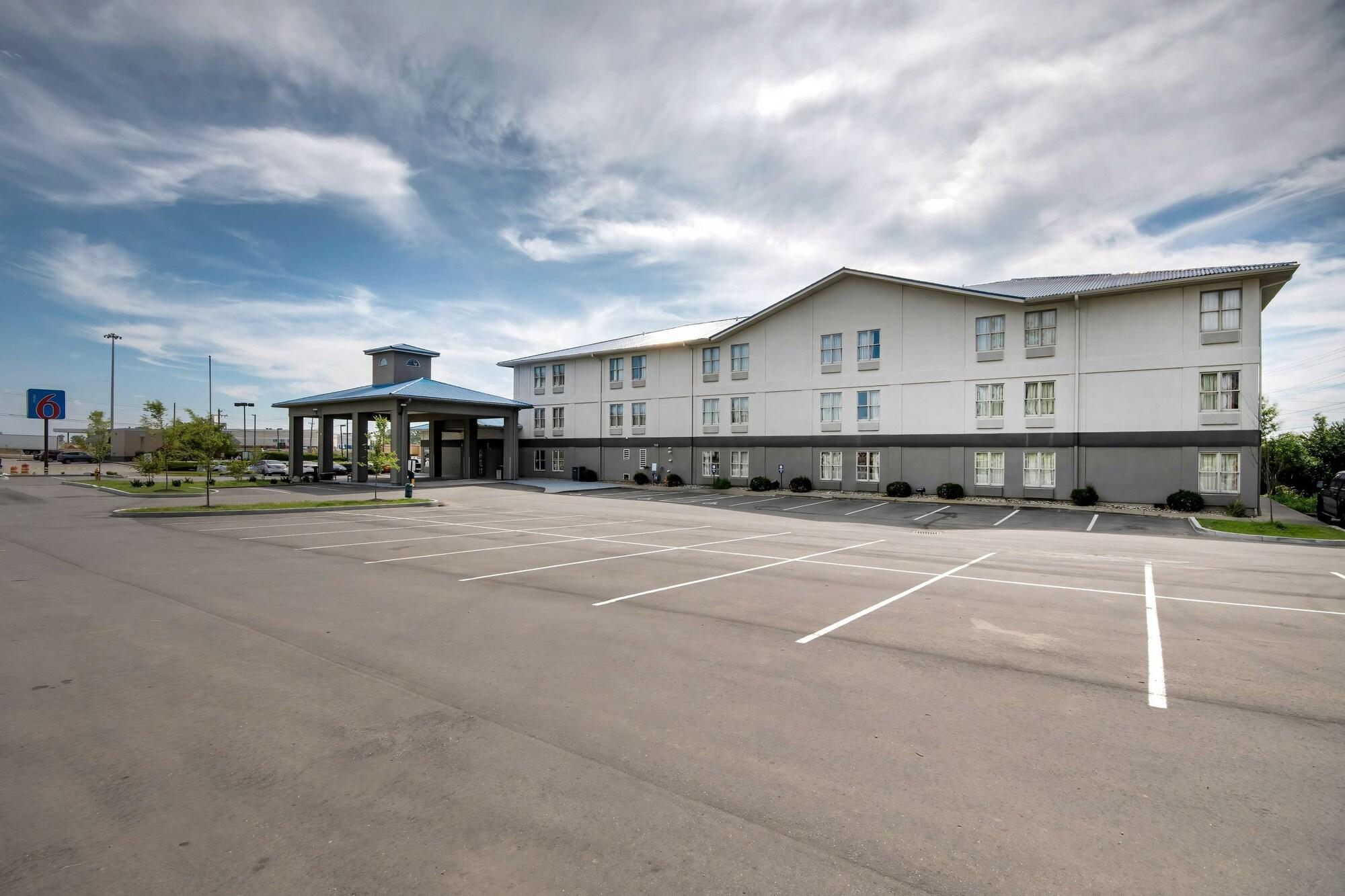 Vista Exterior Motel 6 Walton, KY - Richwood - Cincinnati Airport South