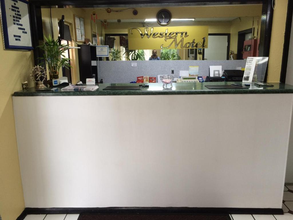 Vista Lobby Knights Inn Augusta at Deans Bridge Rd