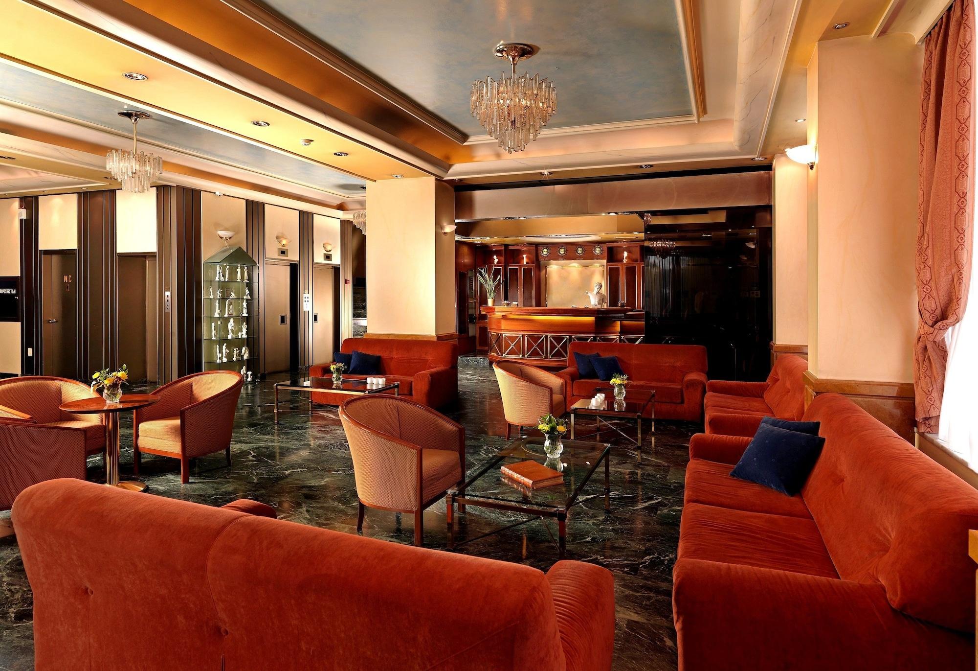 Vista Lobby Savoy Hotel