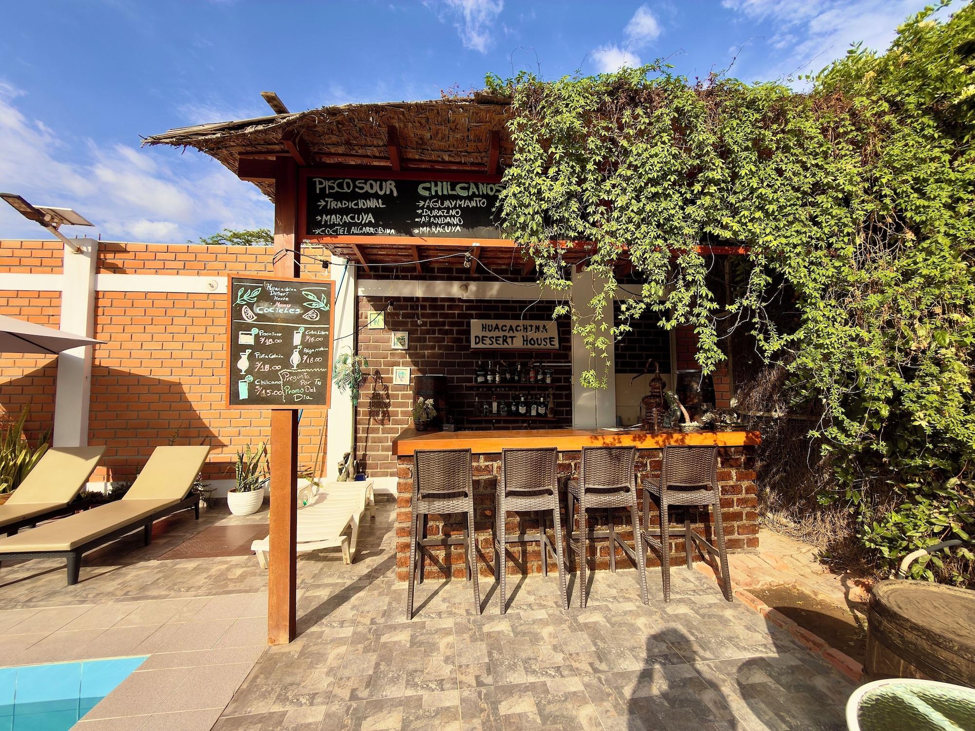 Bar/Salón Huacachina Desert House