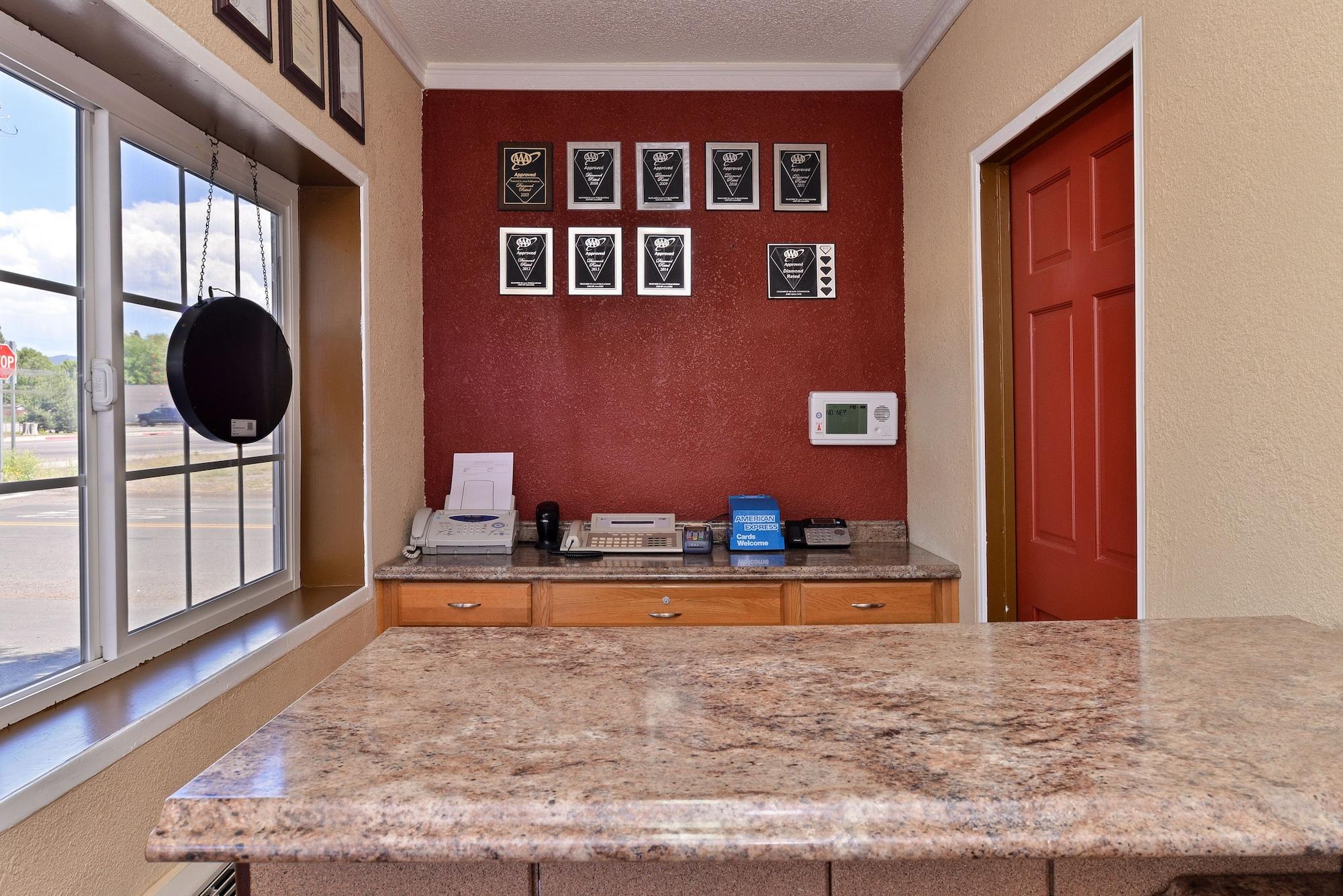 Vista Lobby Golden Eagle Motel