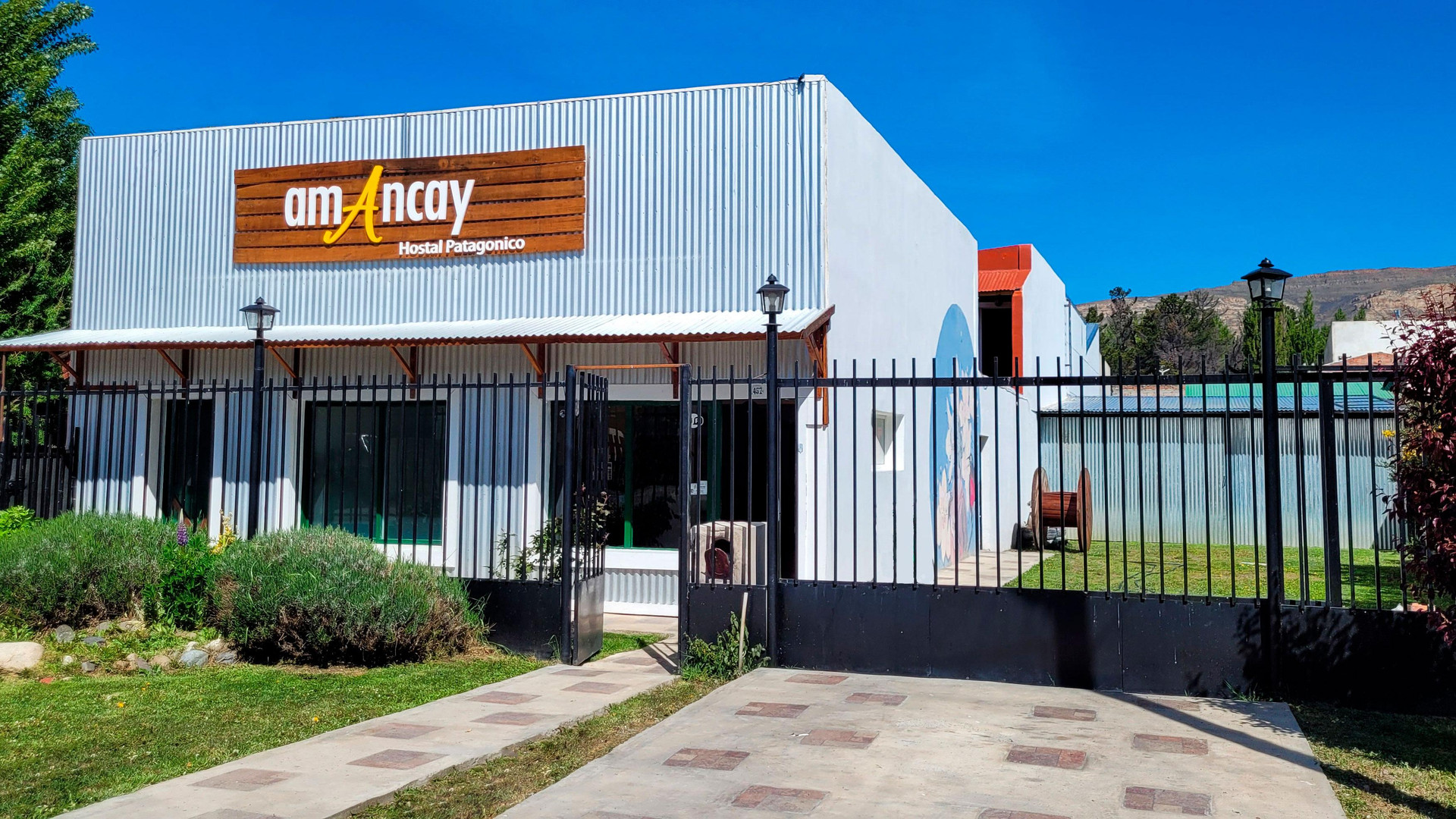 Vista Exterior Amancay Hostal Patagónico