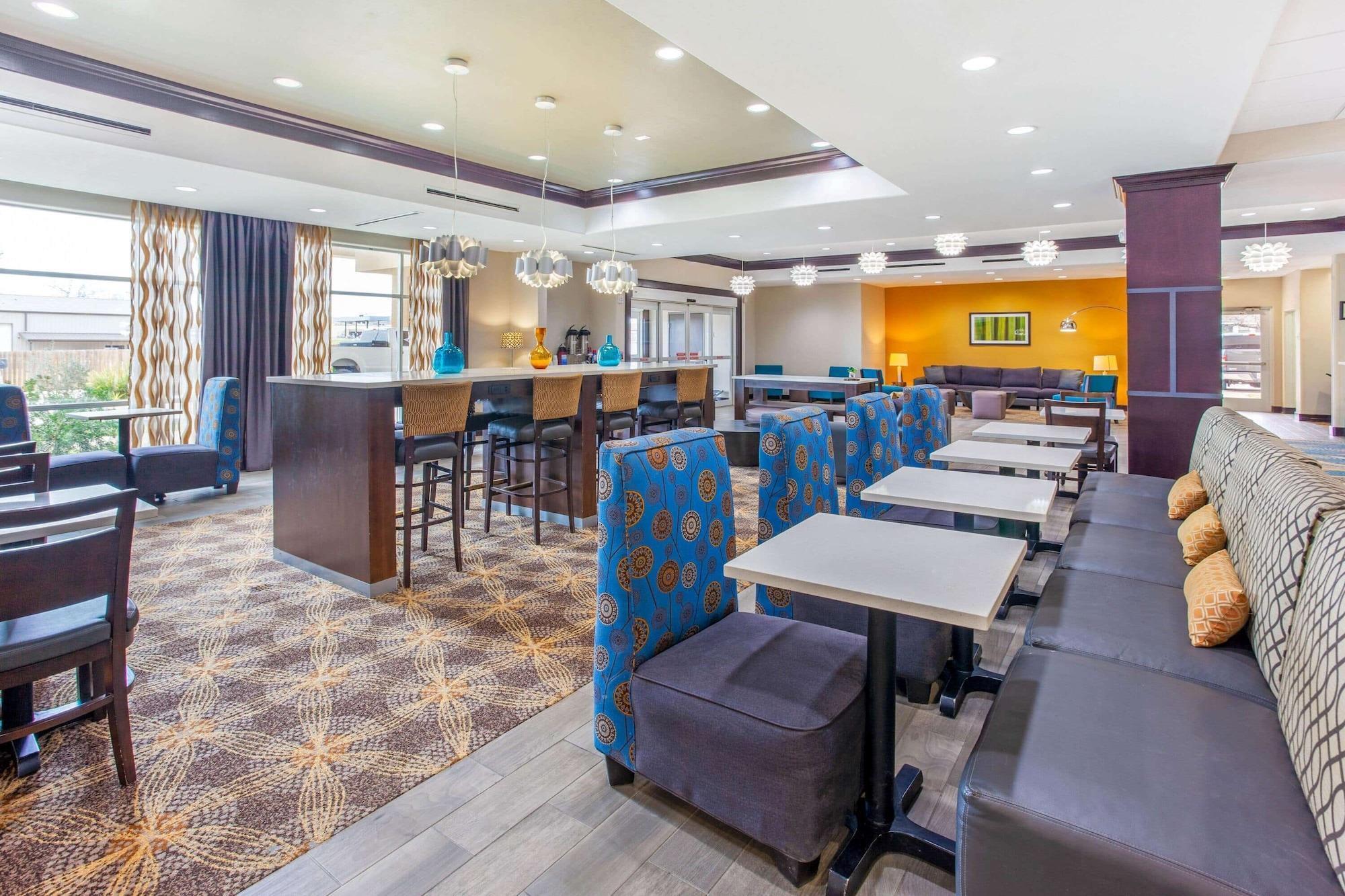 Restaurant La Quinta Inn & Suites by Wyndham Gonzales TX