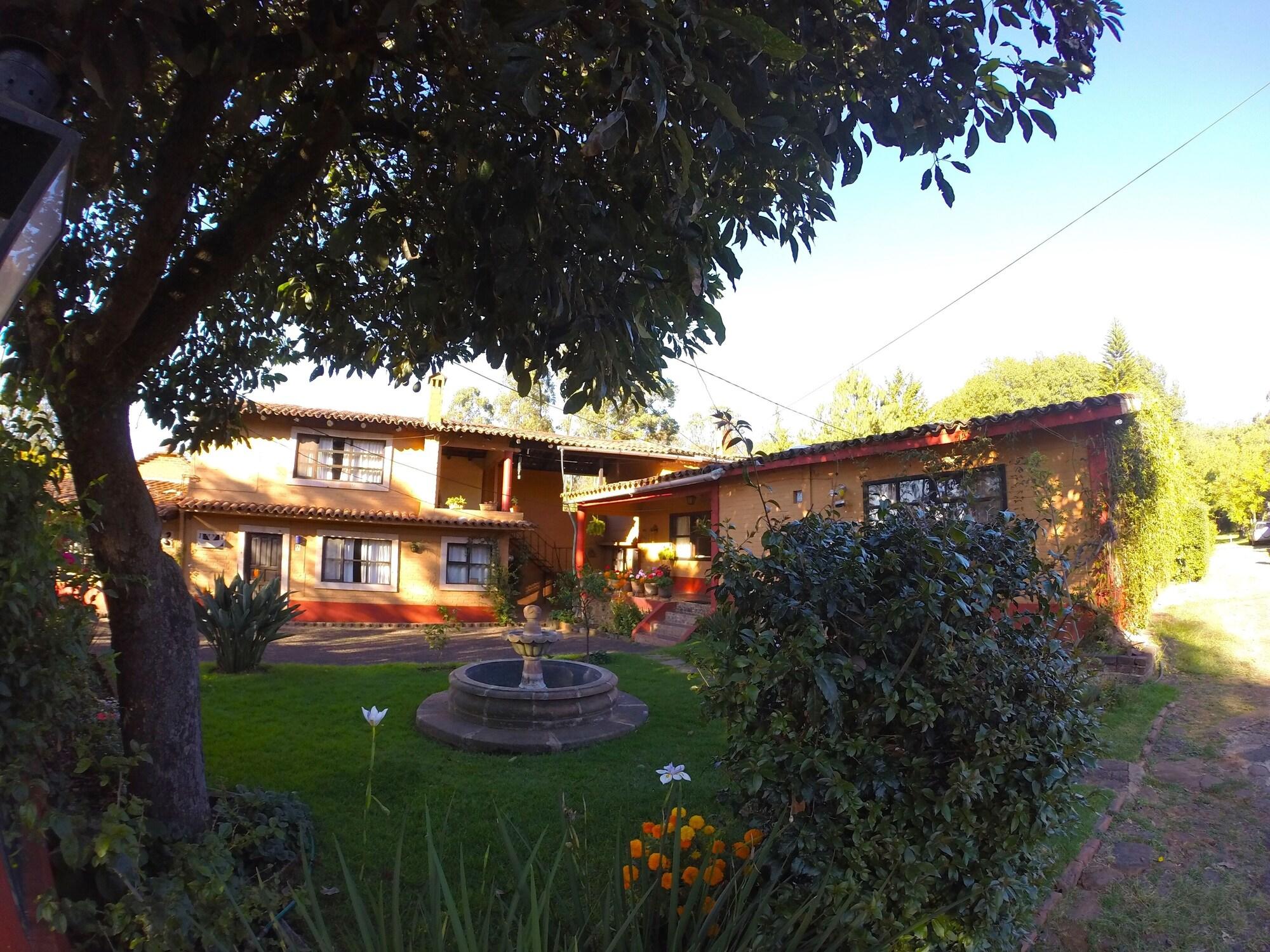 Vista Exterior Villa Patzcuaro Garden Hotel & RV Park