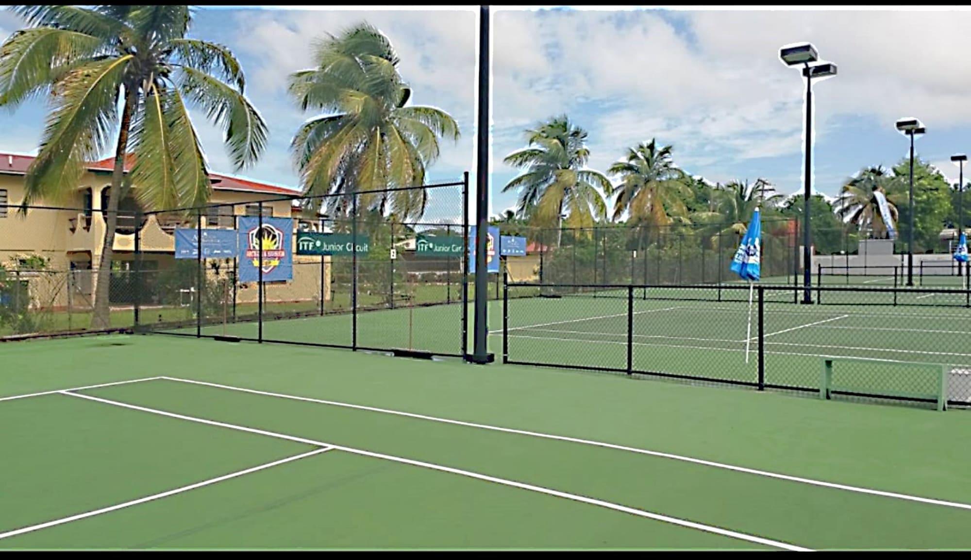 Instalaciones Recreativas Cortsland Hotel